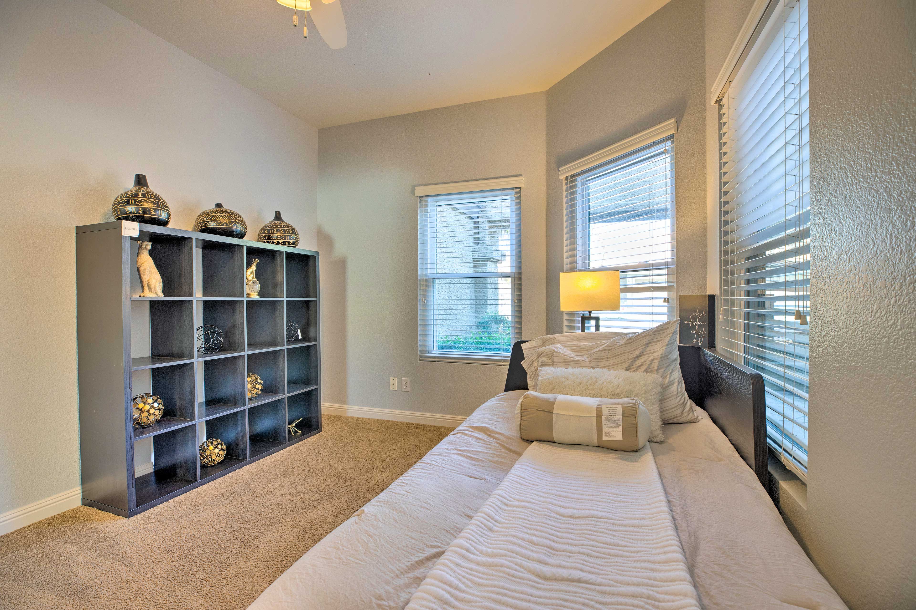Bedroom 4 | Twin Daybed | Additional Sleeping: Air Mattress