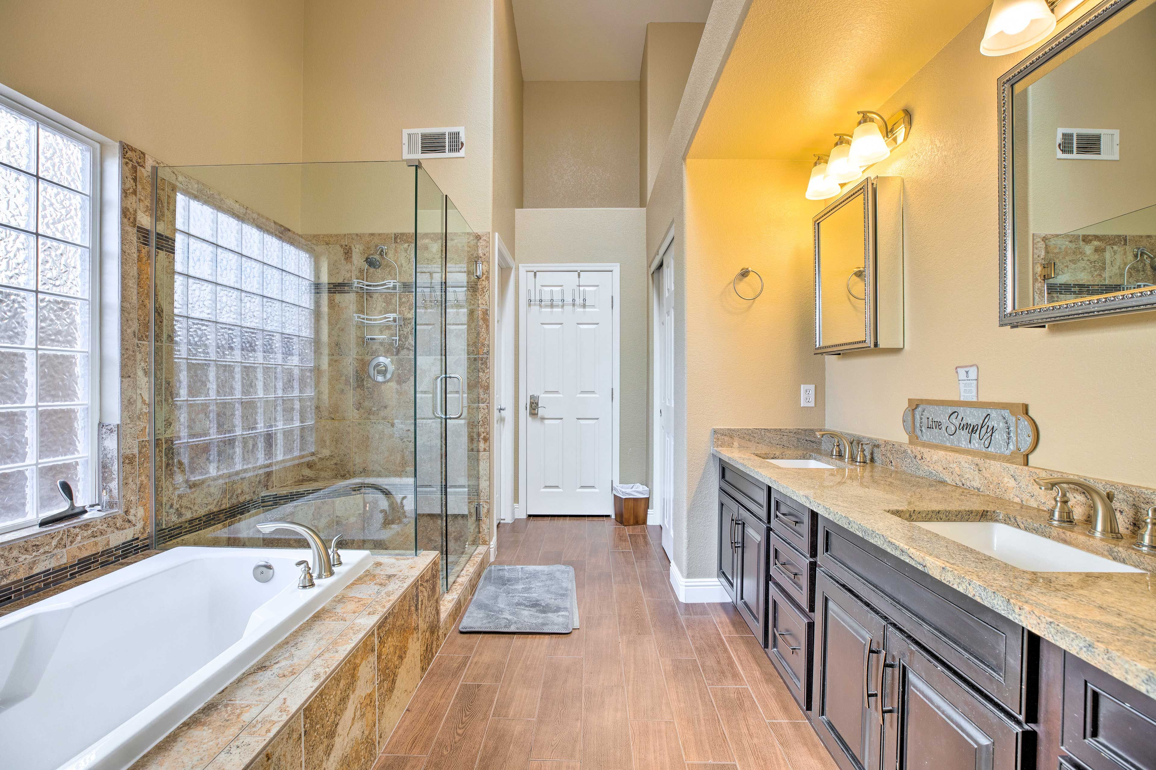 En-Suite Bathroom | Complimentary Toiletries | Towels Provided