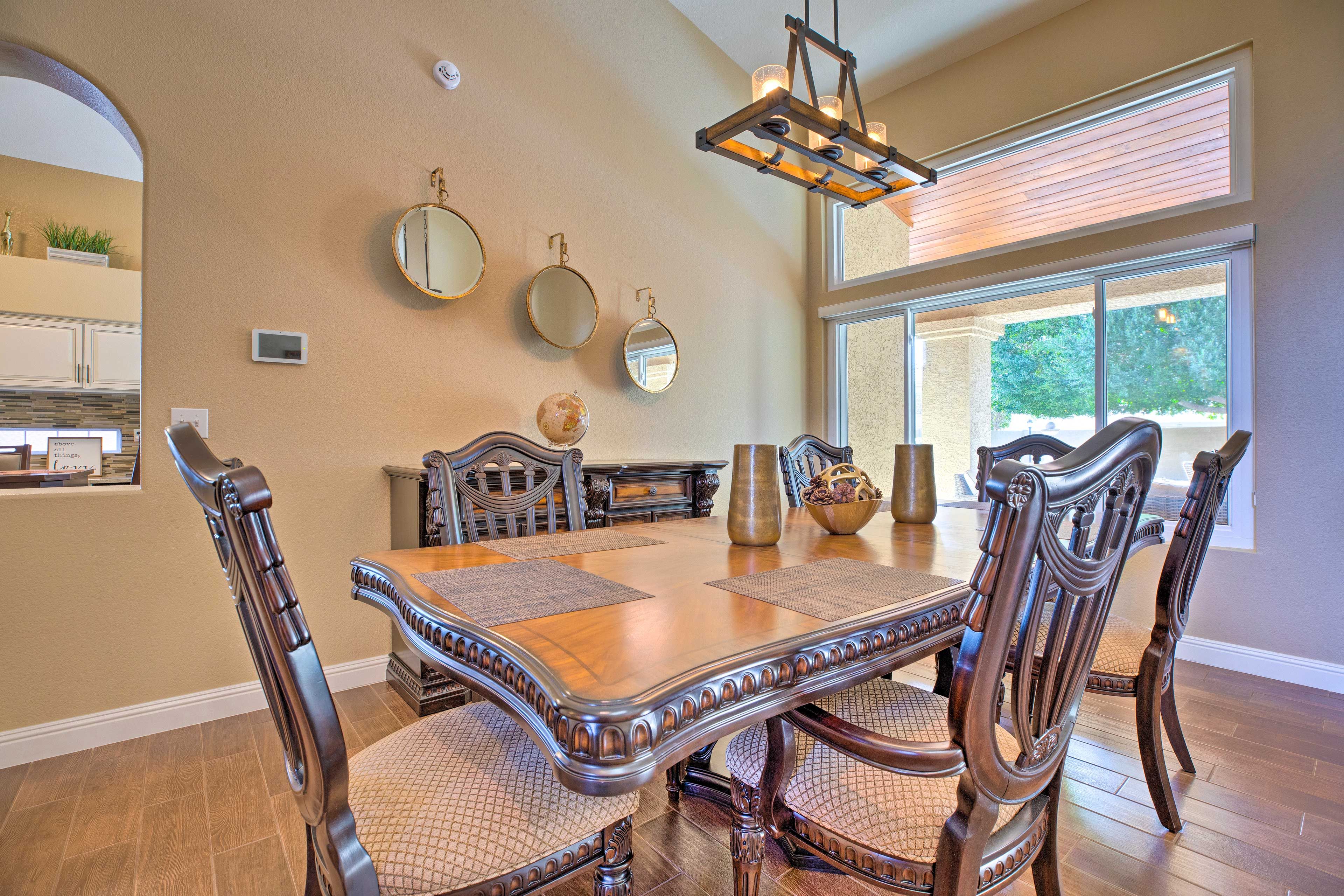 Dining Area | Dishware & Flatware Included