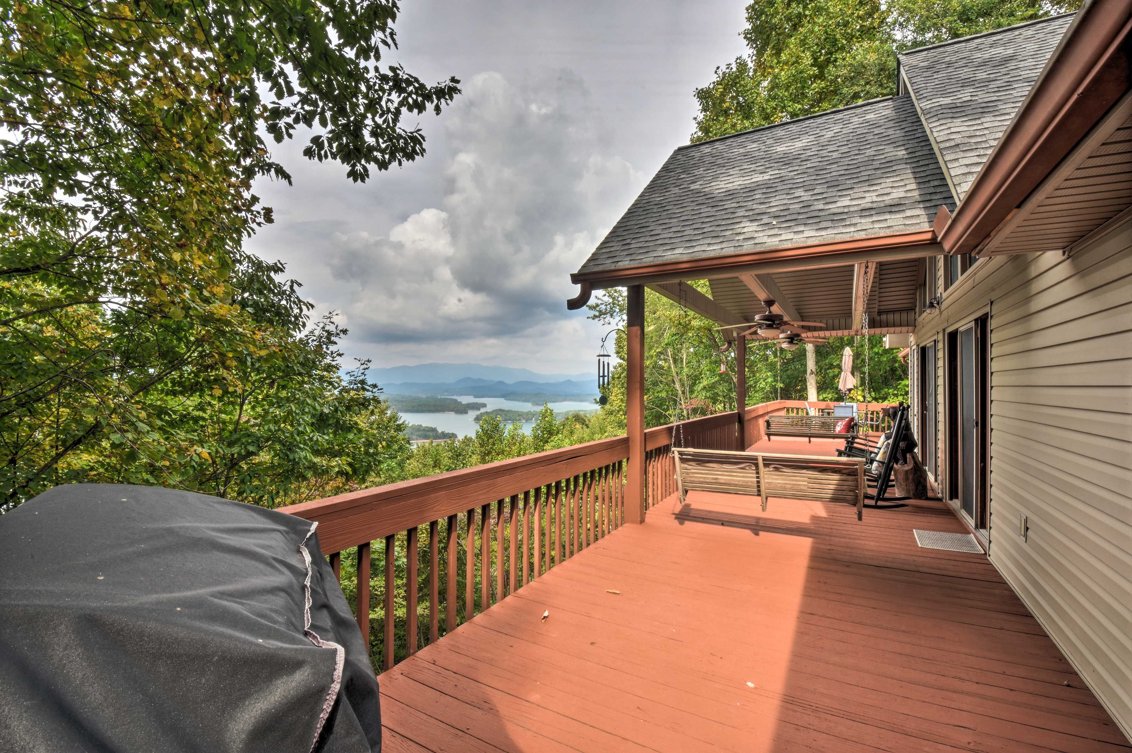 Deck | Gas Grill | 1st Floor Access