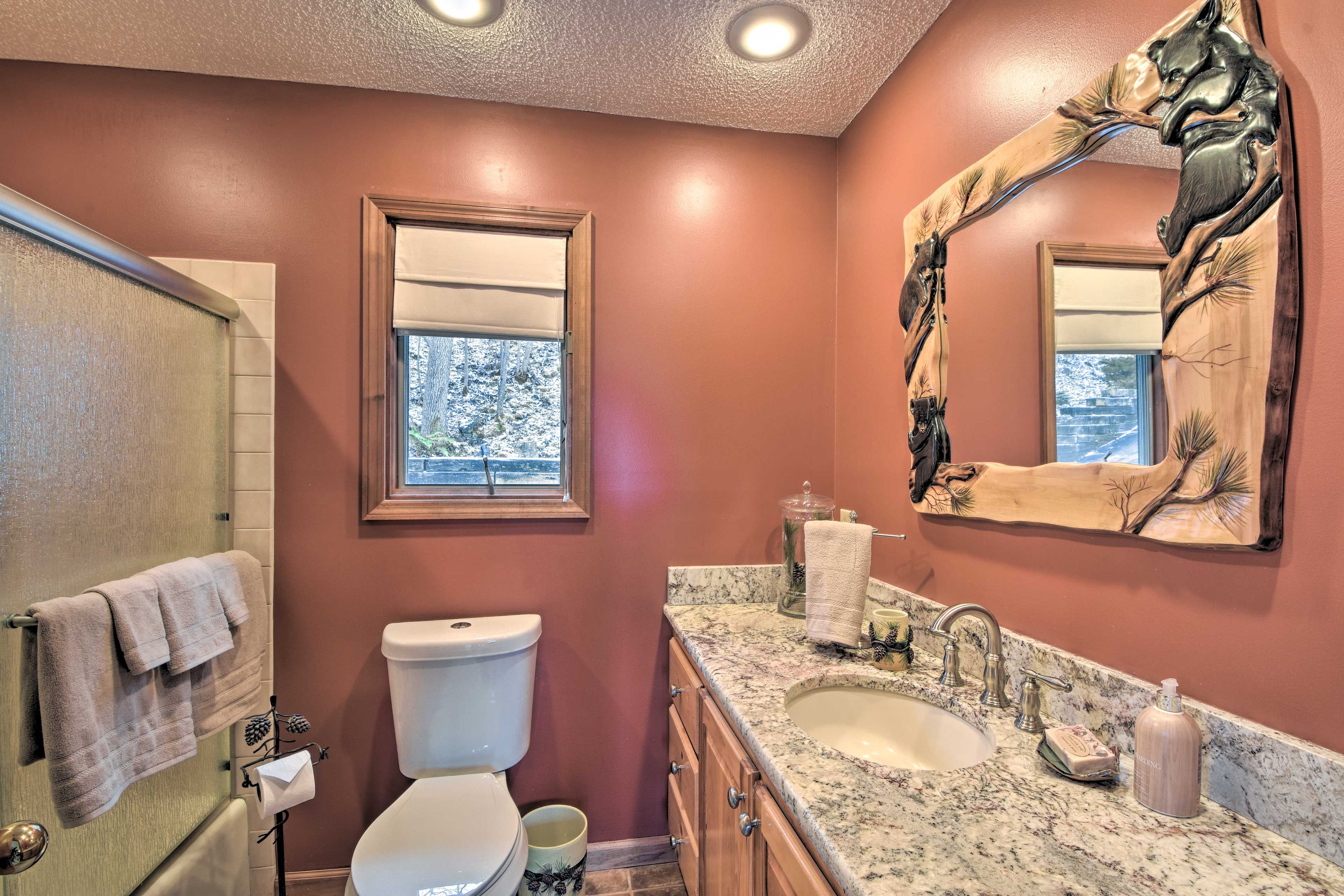 En-Suite Bathroom | 1st Floor | Towels Provided