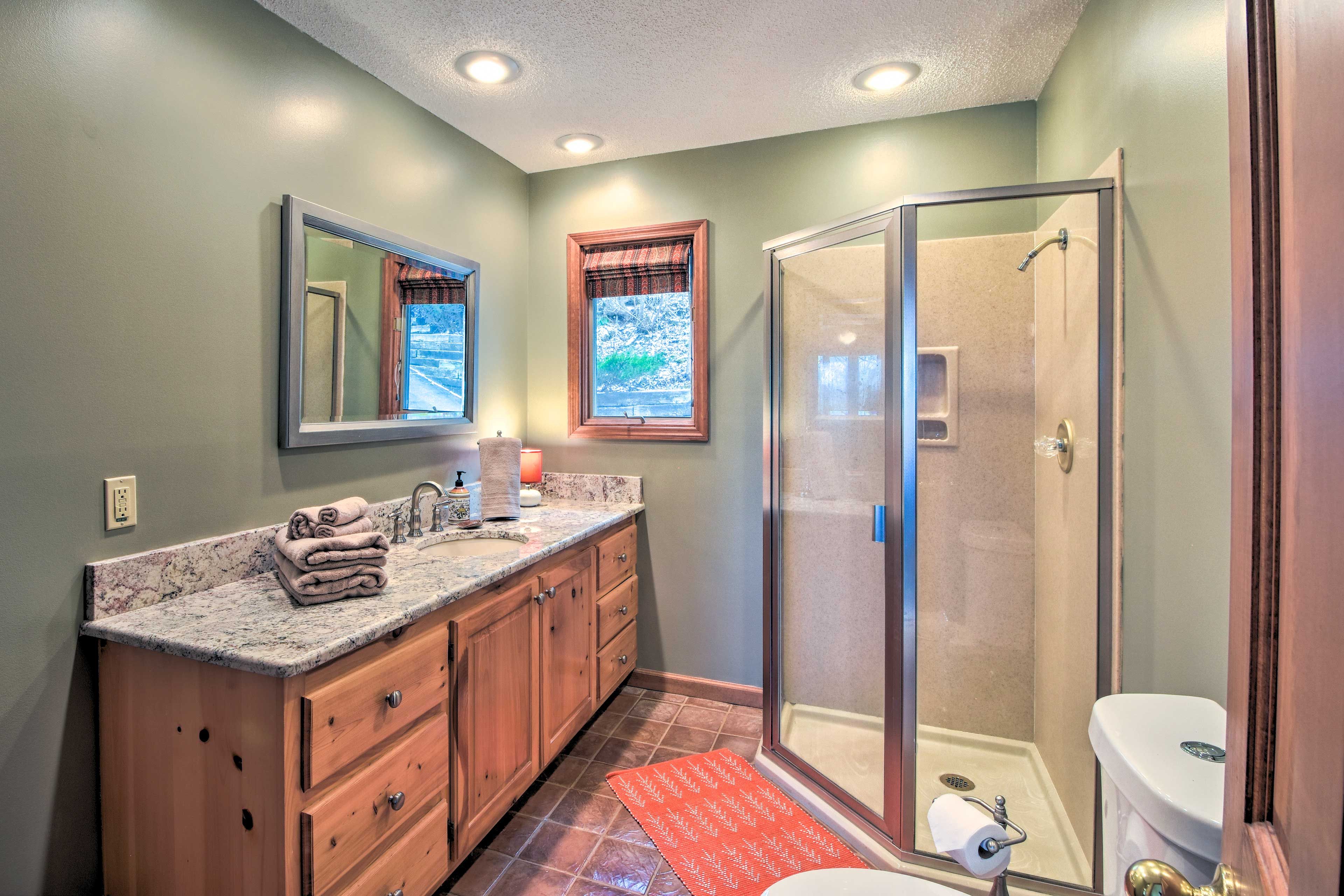 En-Suite Bathroom | 1st Floor | Towels Provided