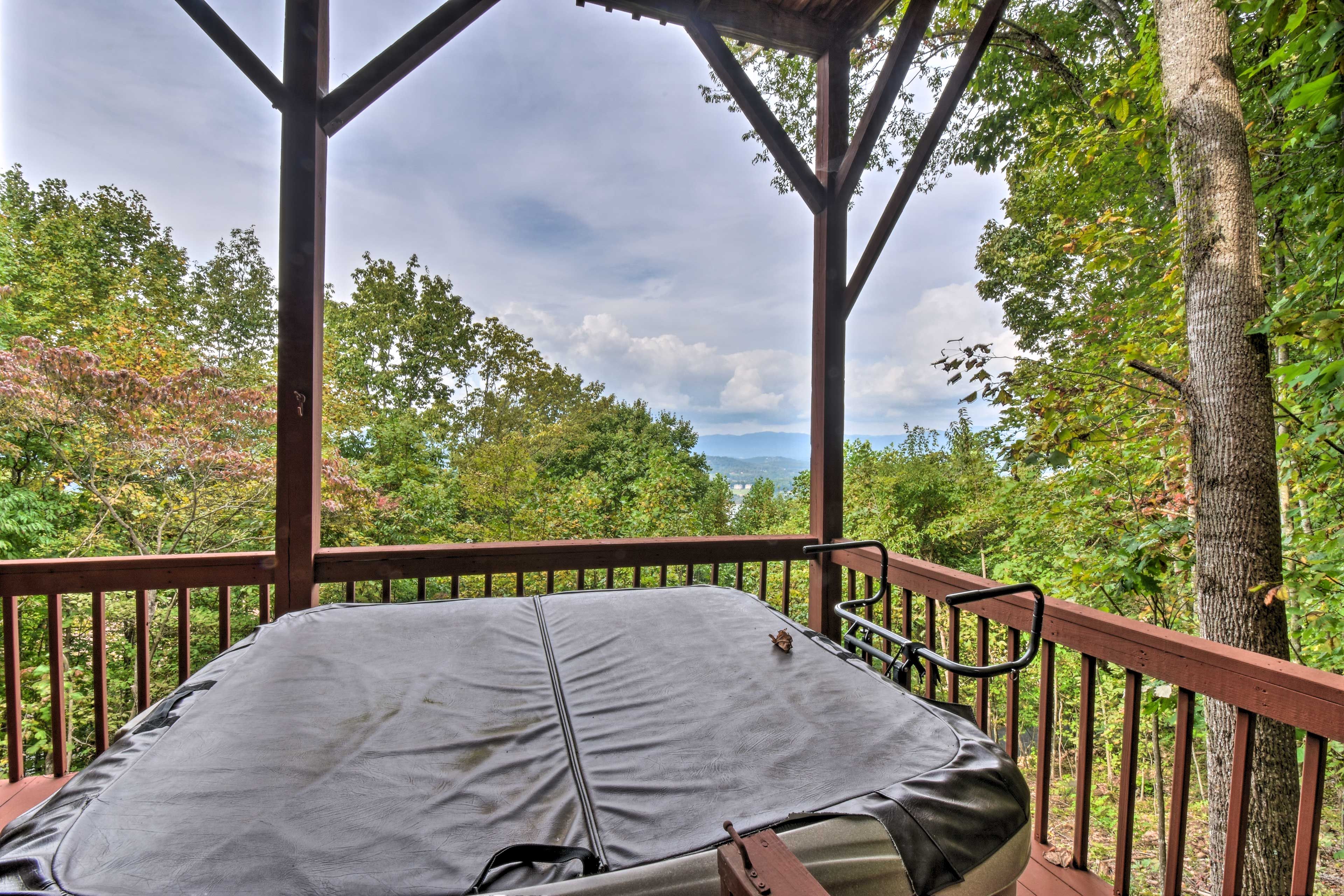 Deck | Hot Tub