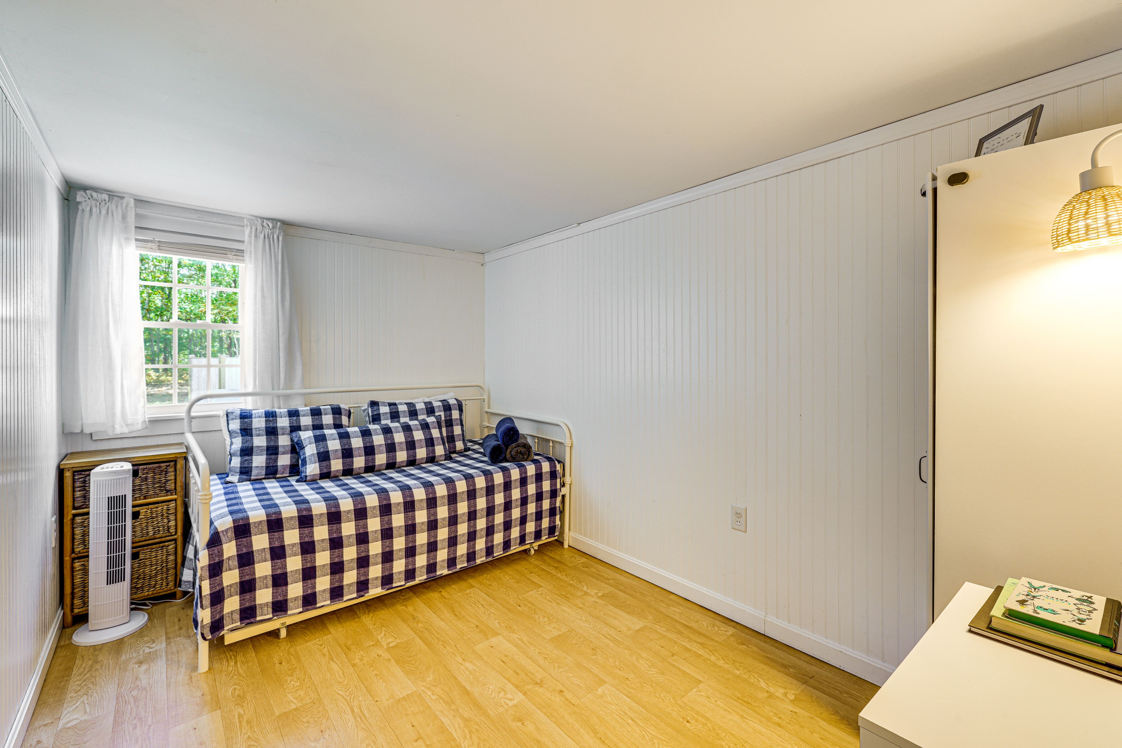 Bedroom 2 | Twin Bed w/ Twin Trundle