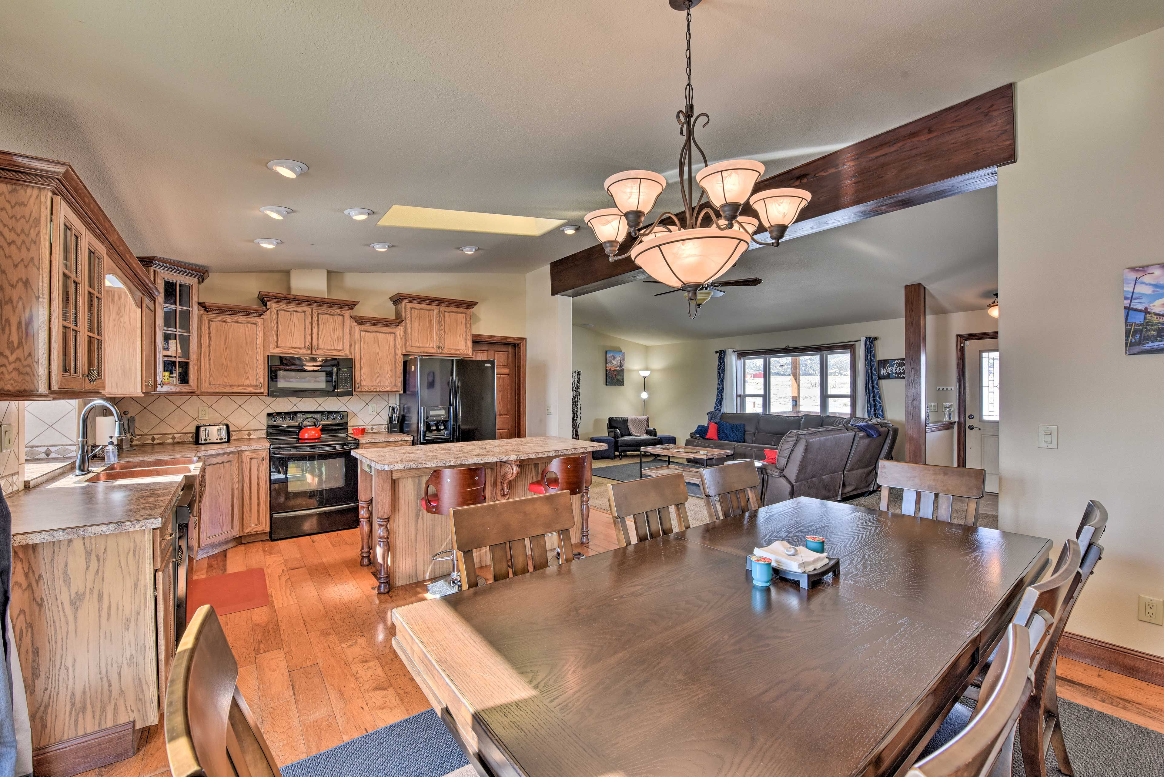 Dining Area | Dishware Provided