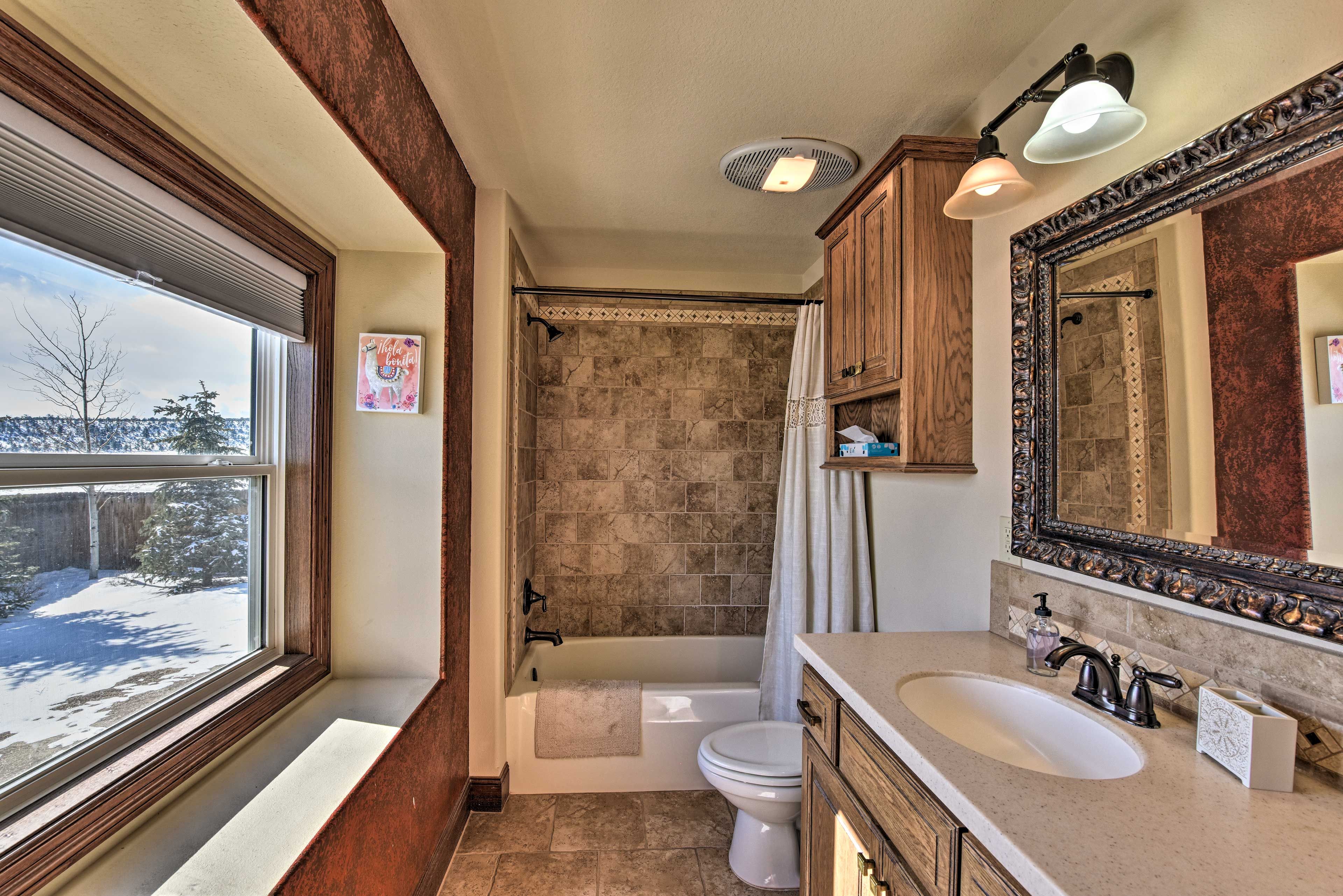 Full Bathroom | Towels Provided