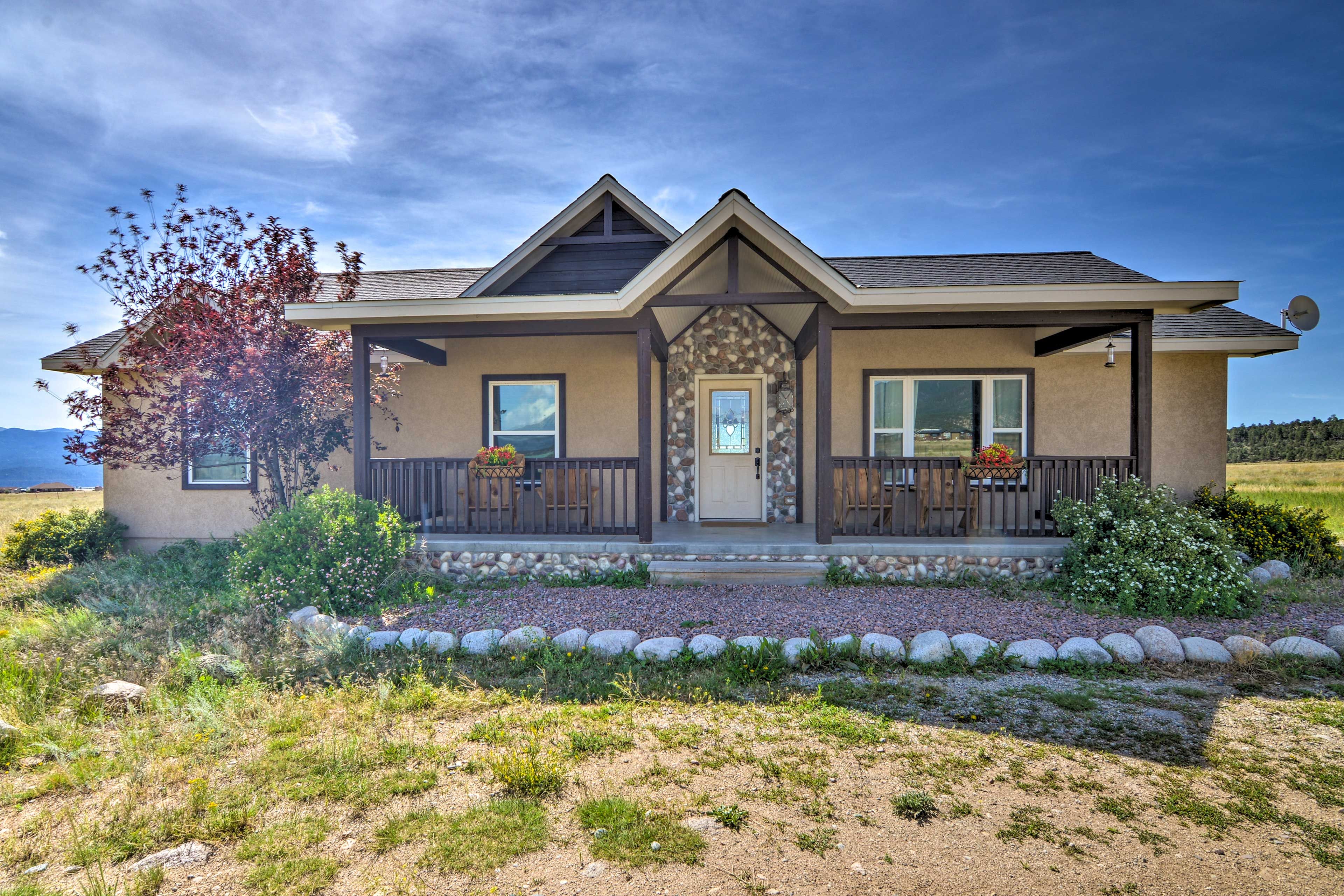Private Backyard | Gas & Charcoal Grill | Gas Fire Pit | Swing