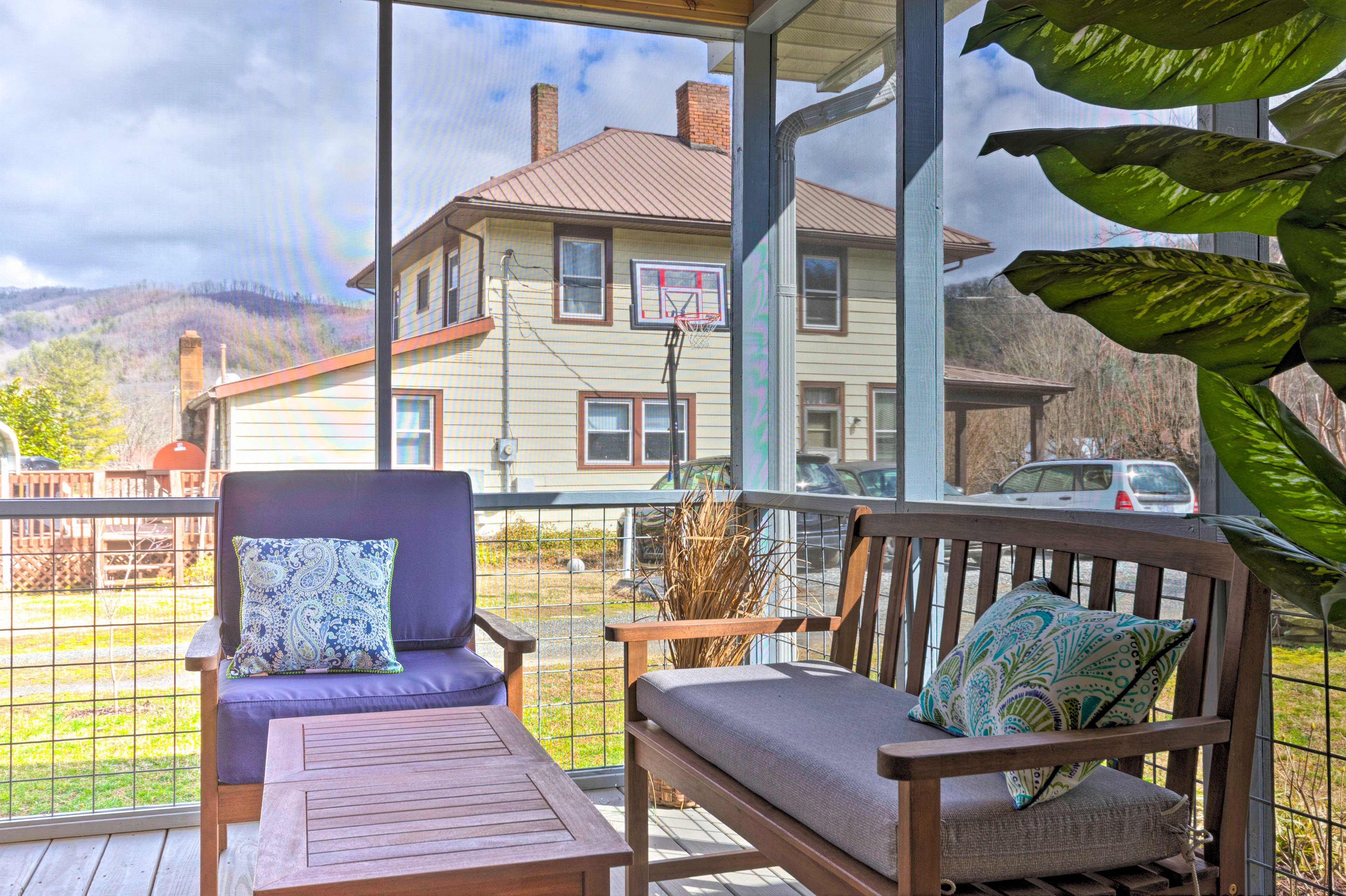 Screened-In Patio