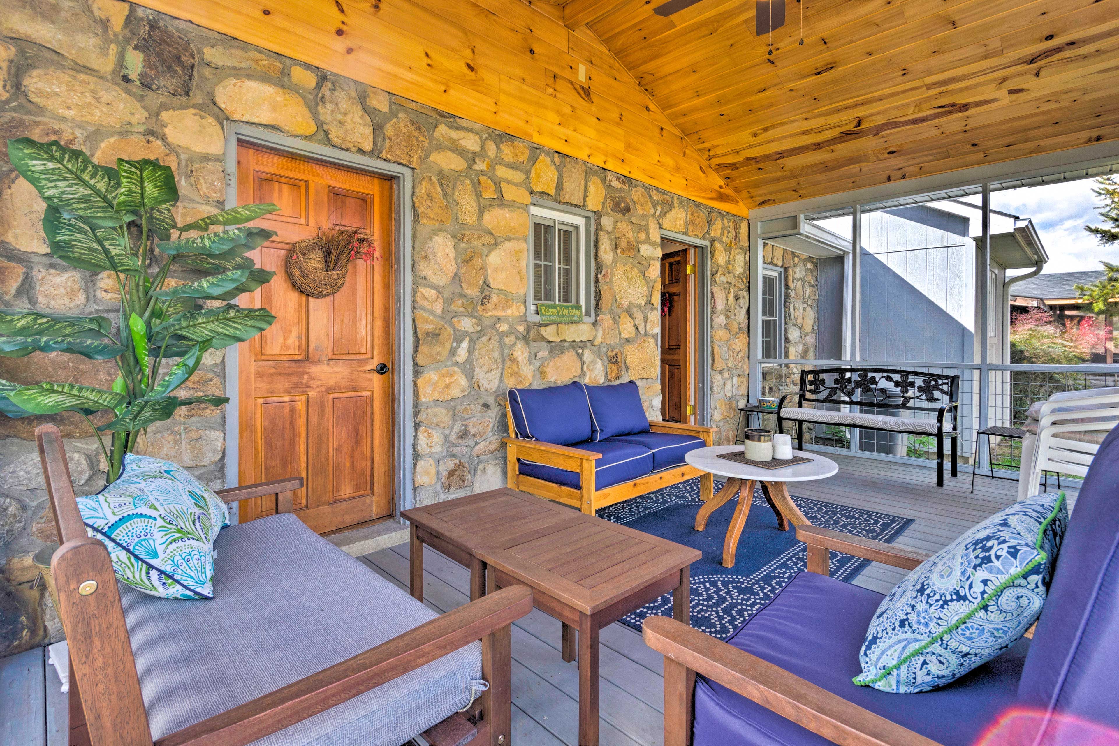 Screened-In Patio