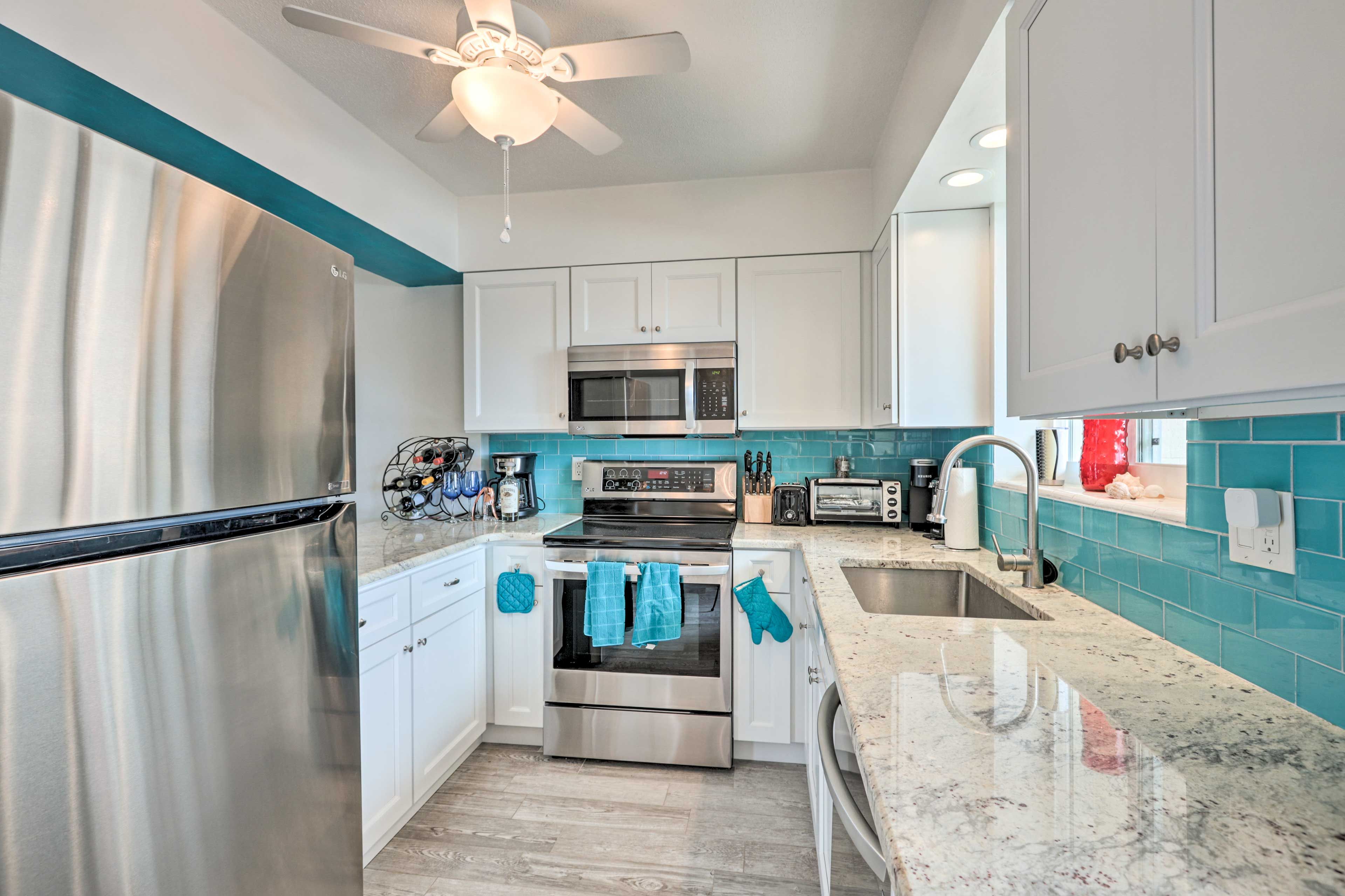 Fully Equipped Kitchen | Drip Coffee Maker | Knife Set | Cooking Basics