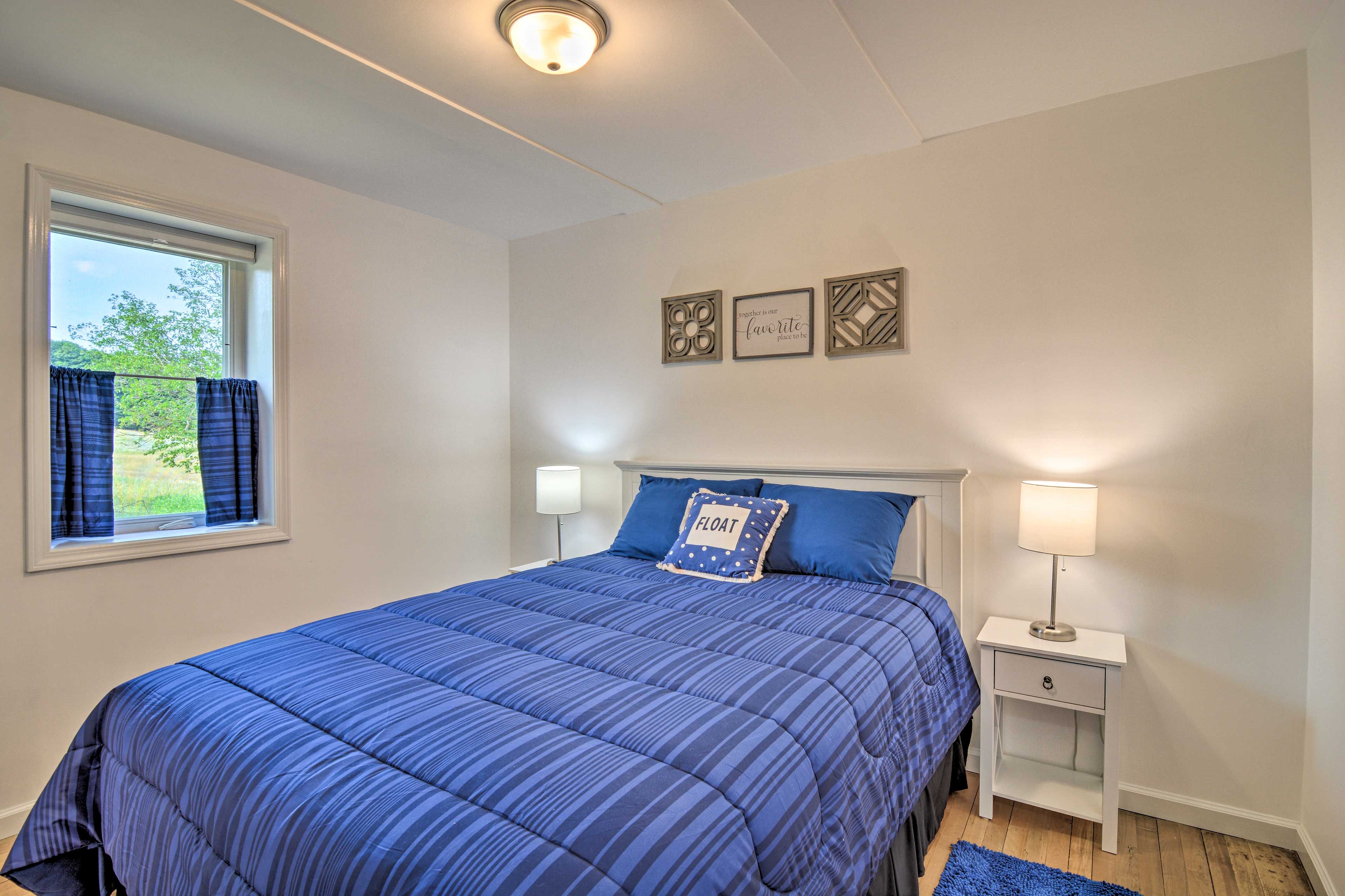 Bedroom 1 | Queen Bed