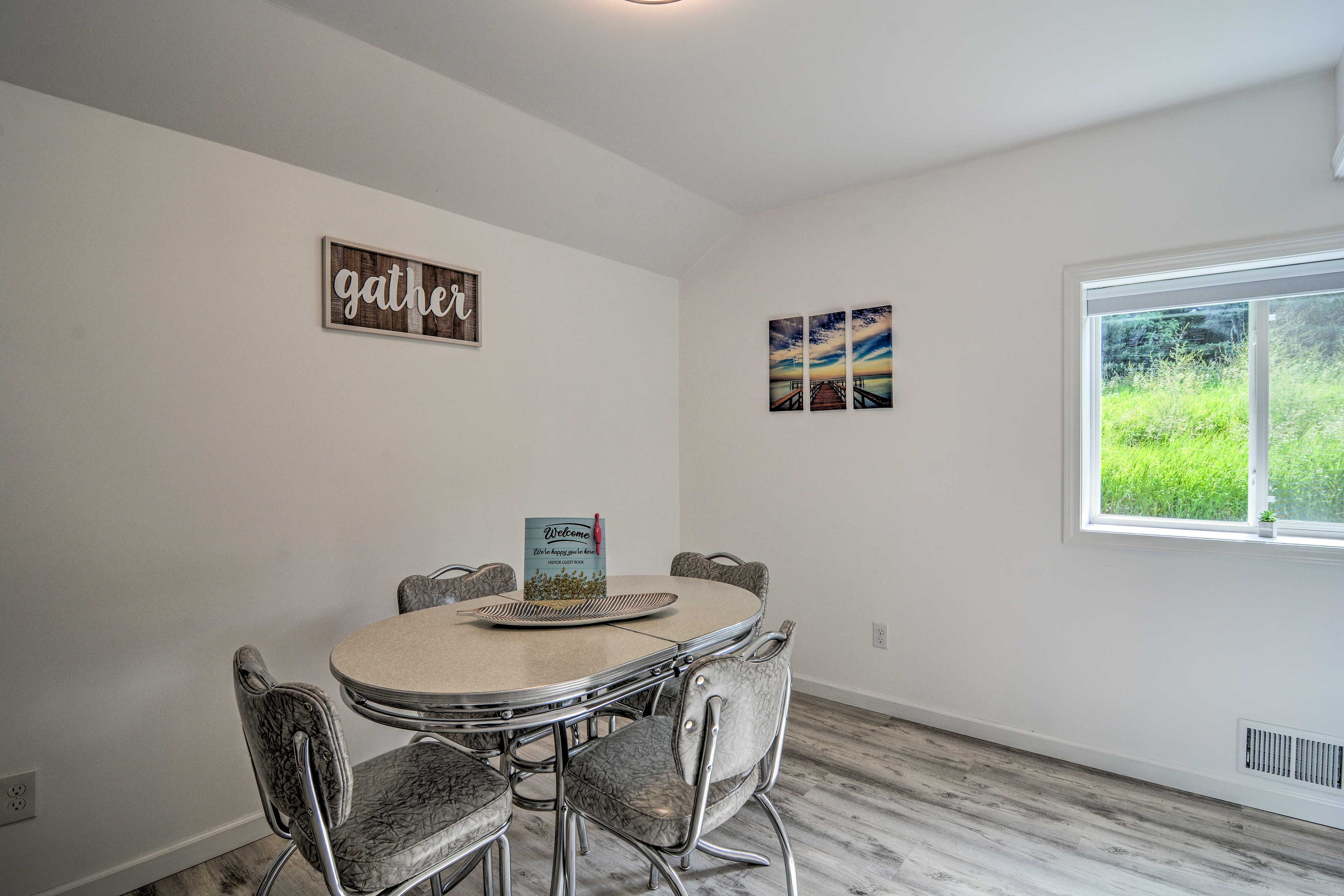 Dining Room | Dishware/Flatware Provided
