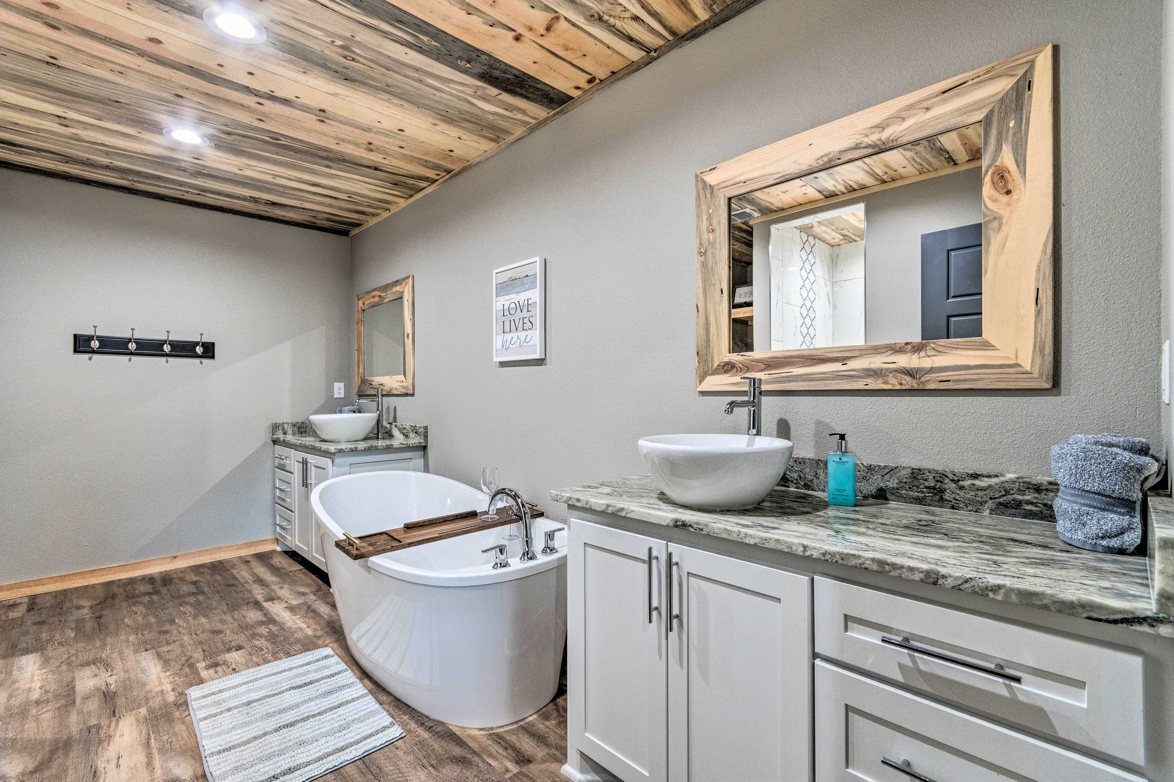 Bathroom 1 | Towels Provided | Complimentary Toiletries