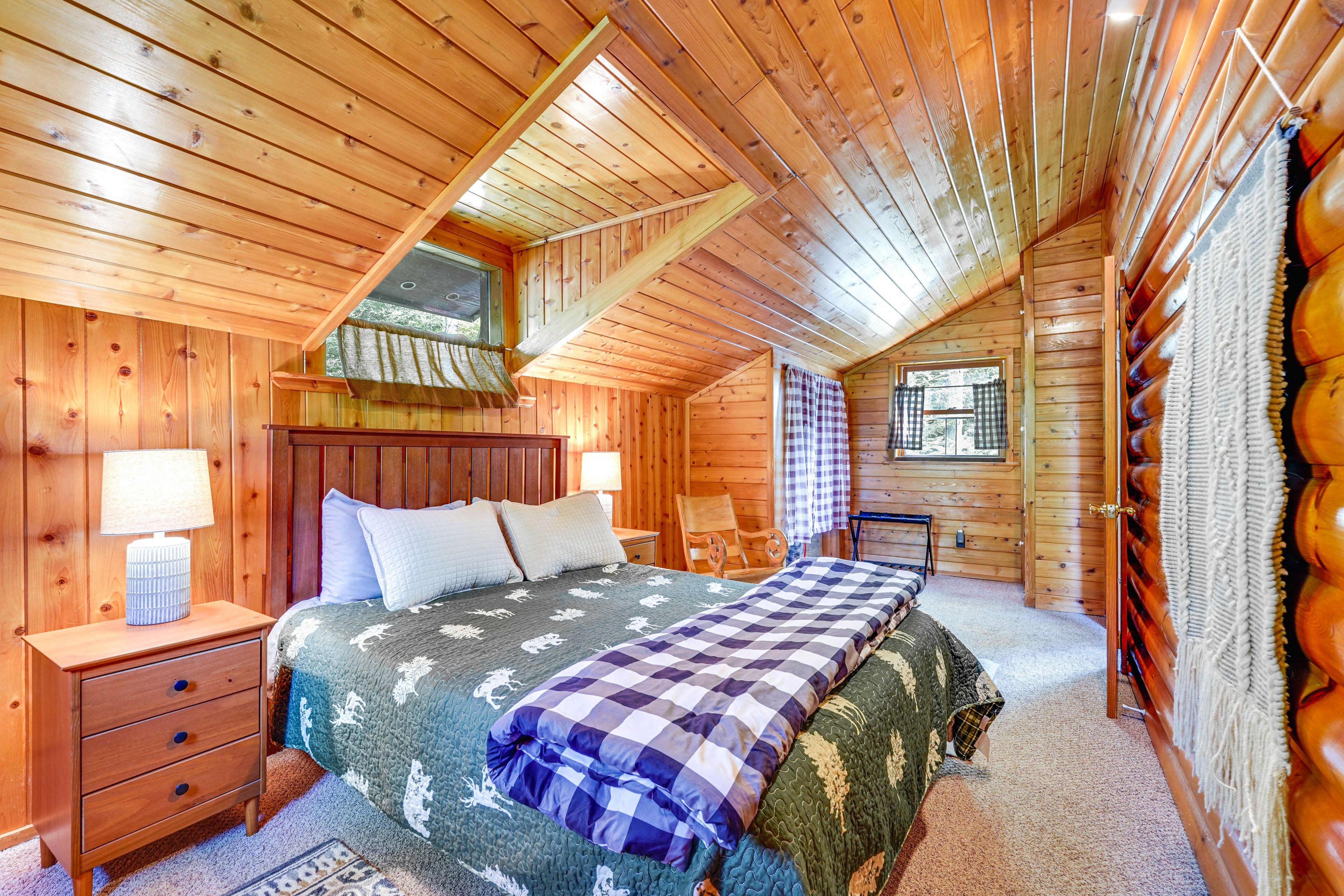 Bedroom 1 | Queen Bed | Second Level
