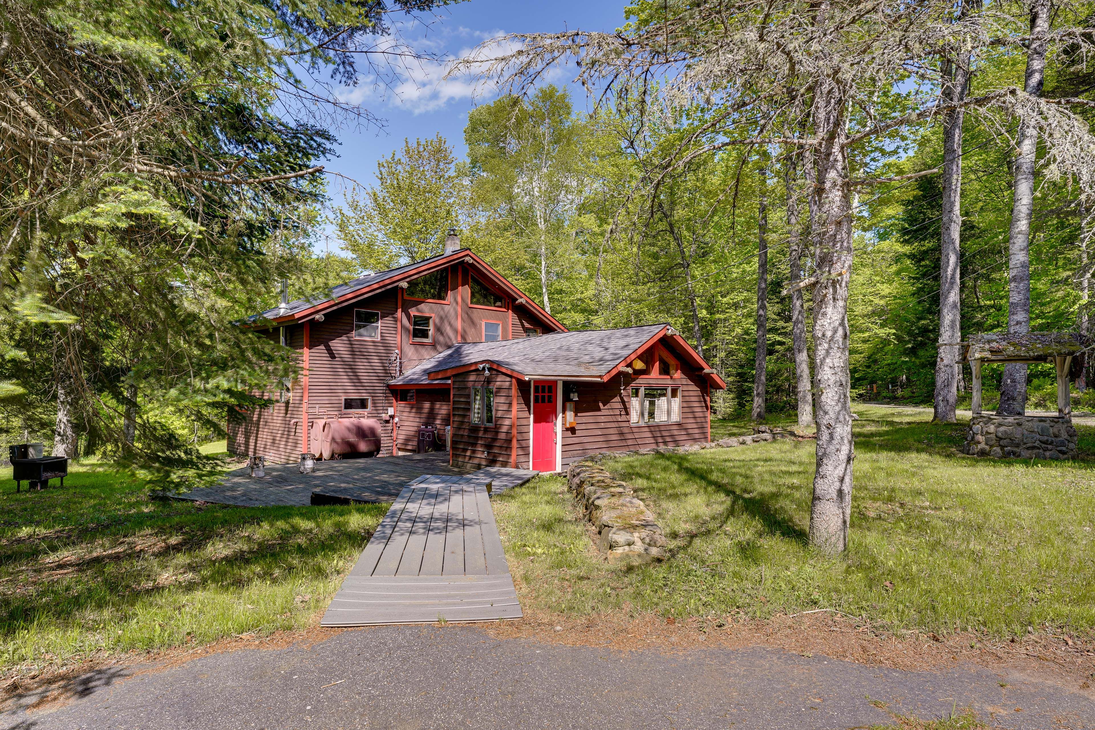 Cabin Exterior | Driveway Parking (3 Vehicles)
