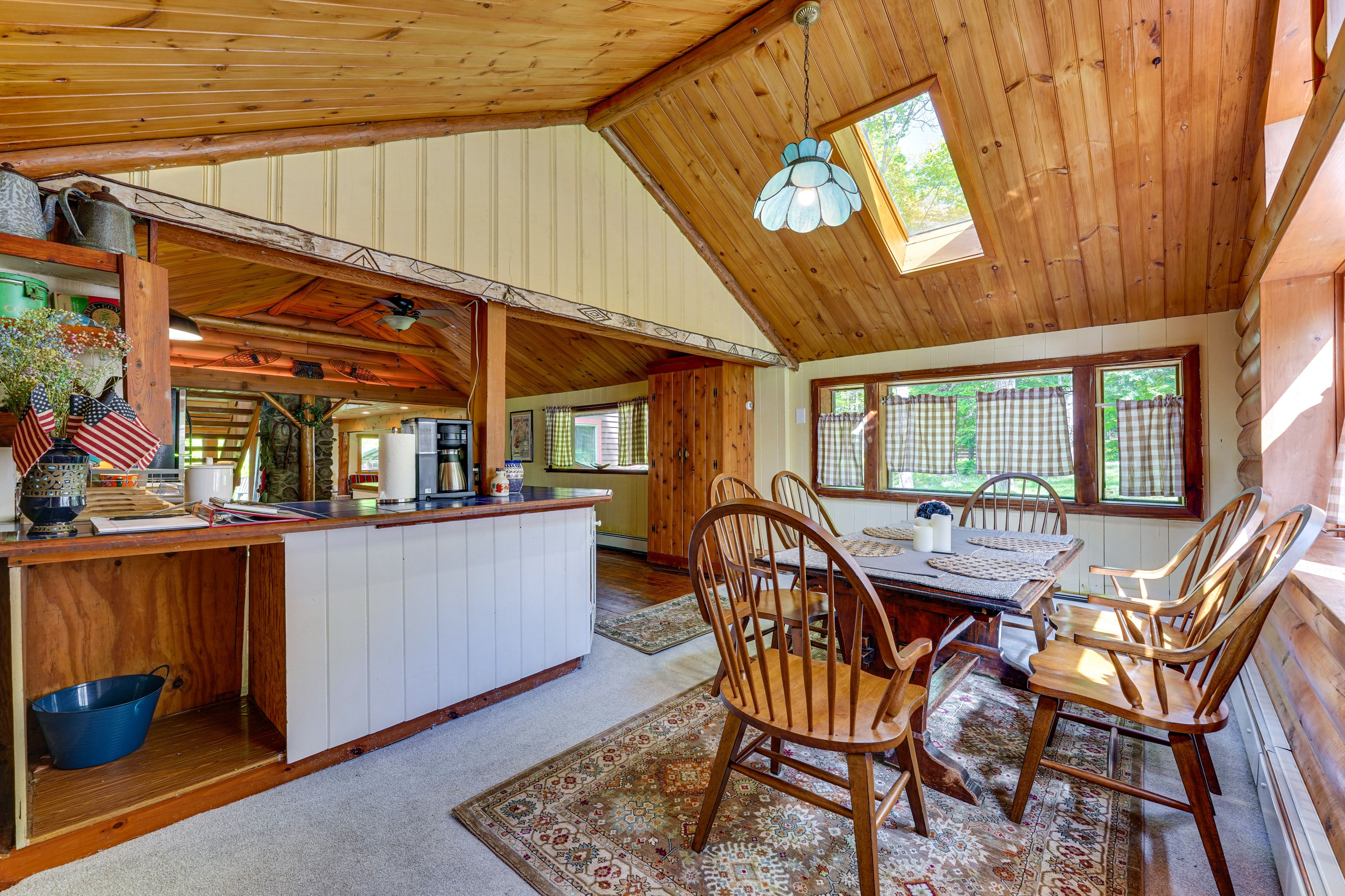 Dining Area | Dishware & Flatware Provided