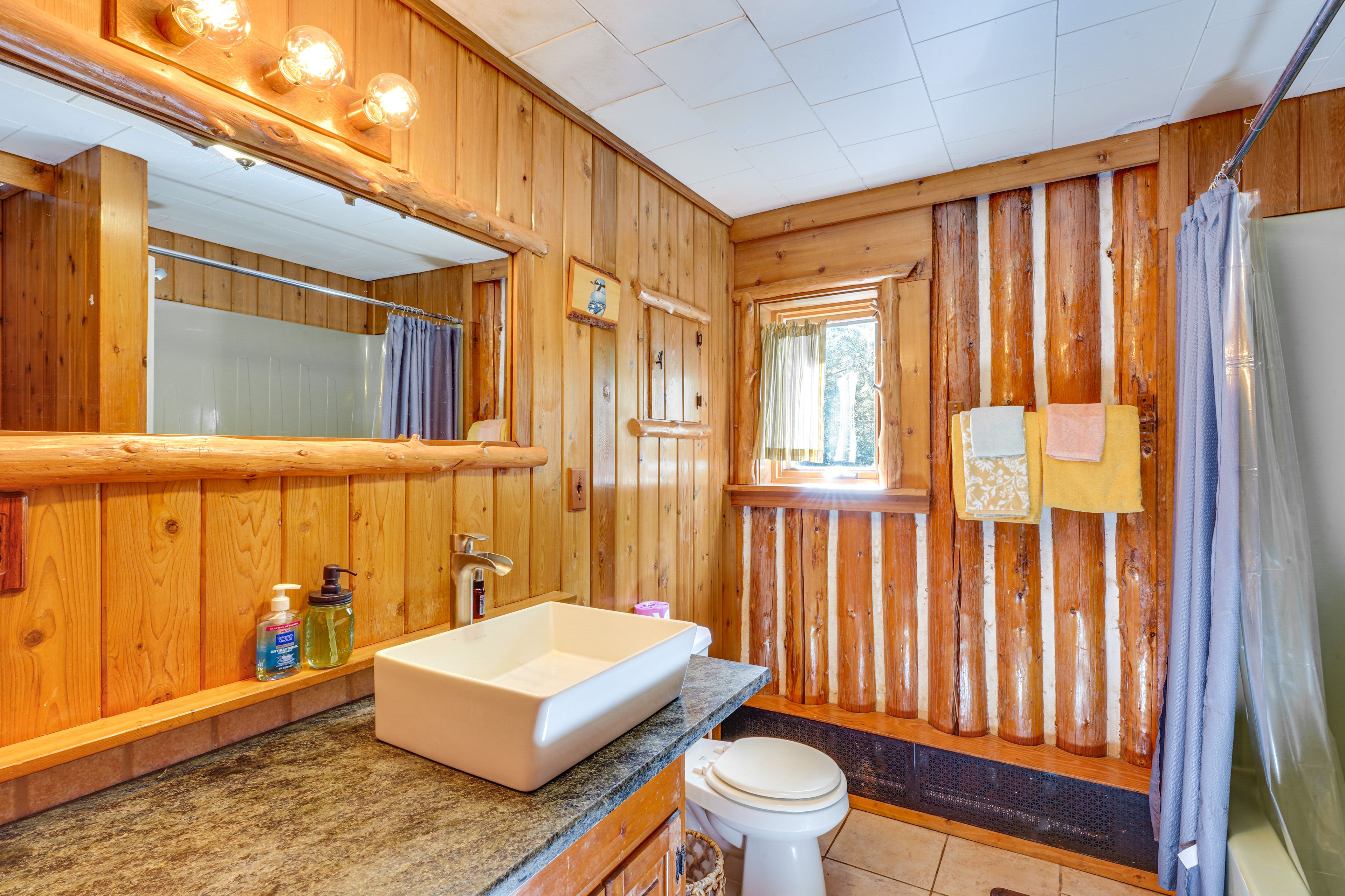 Full Bathroom | Main Level