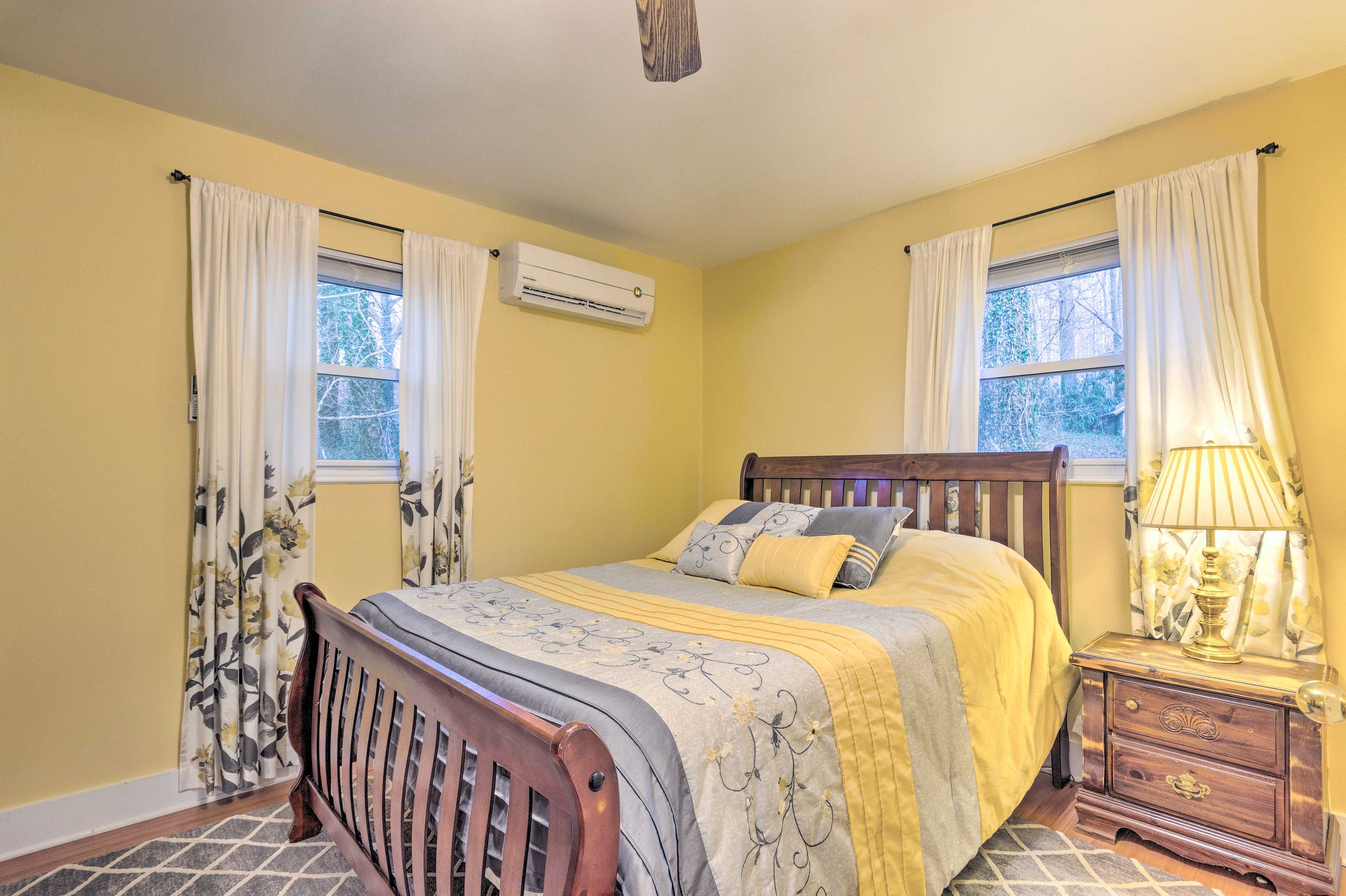 Bedroom 2 | Queen Bed