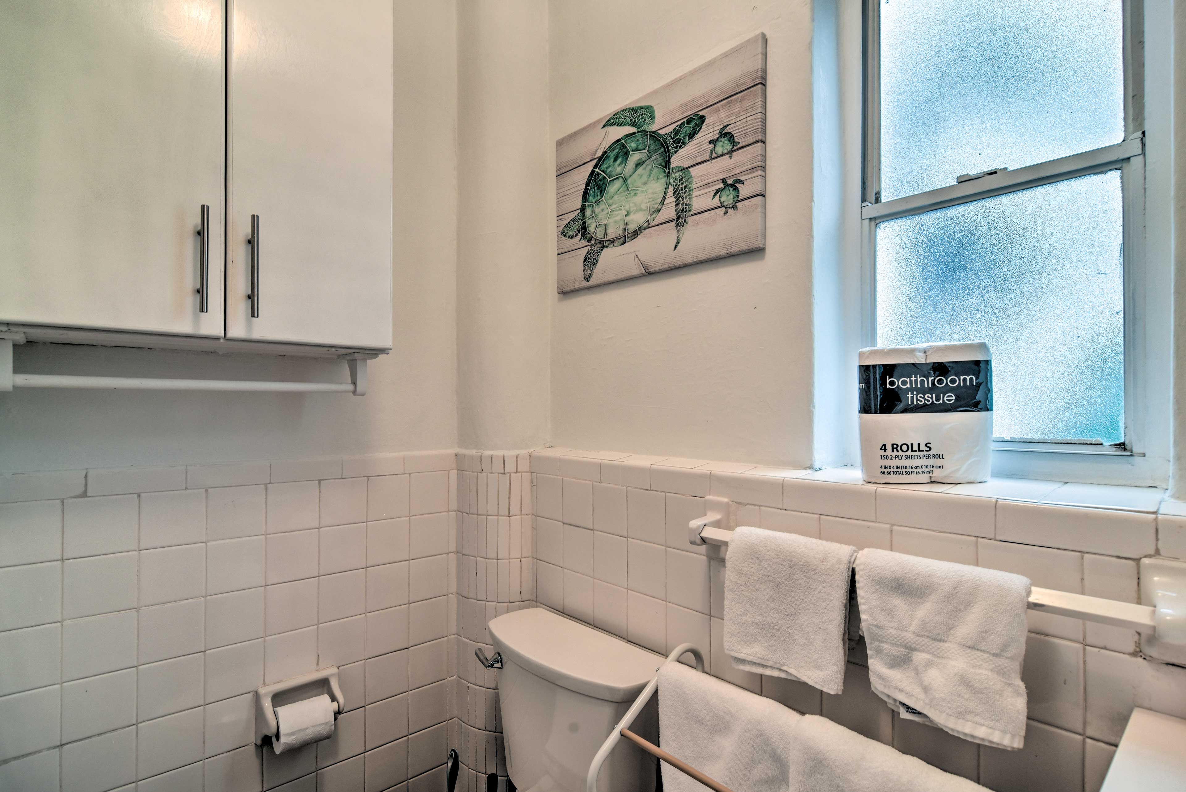 Full Bathroom | Complimentary Toiletries