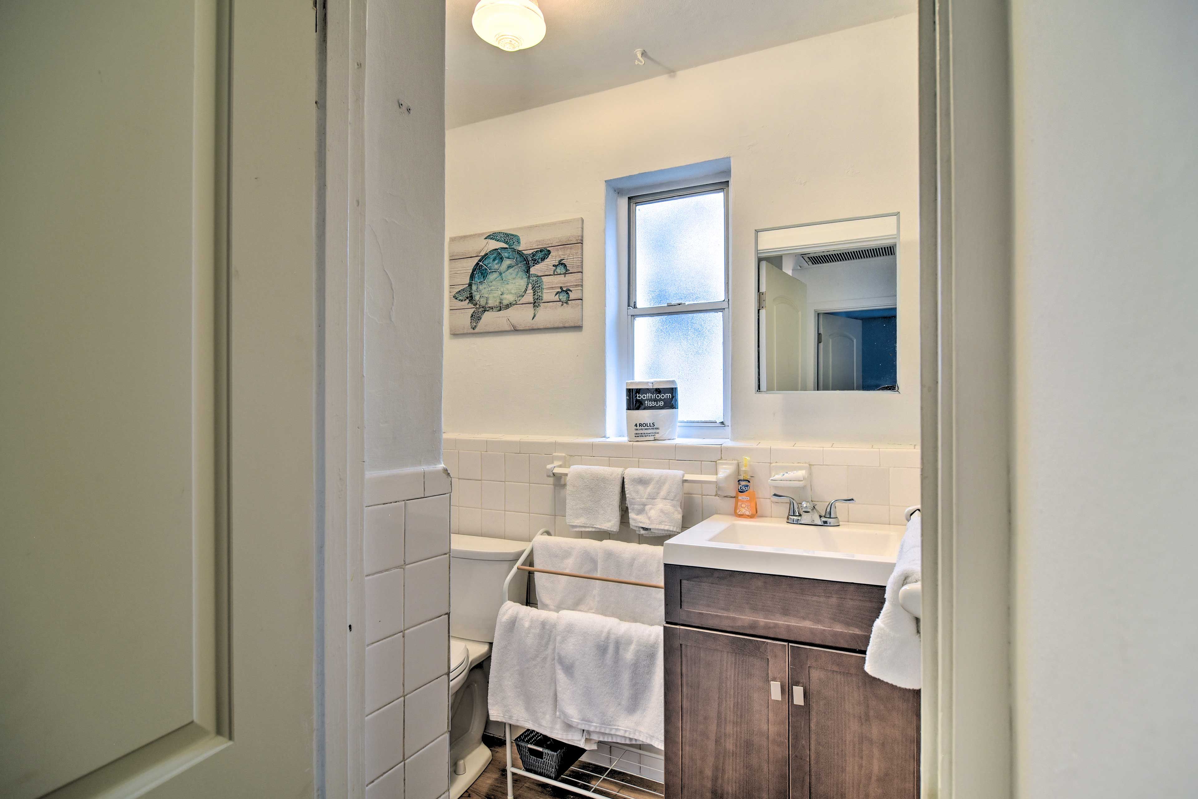 Full Bathroom | Linens & Towels Provided
