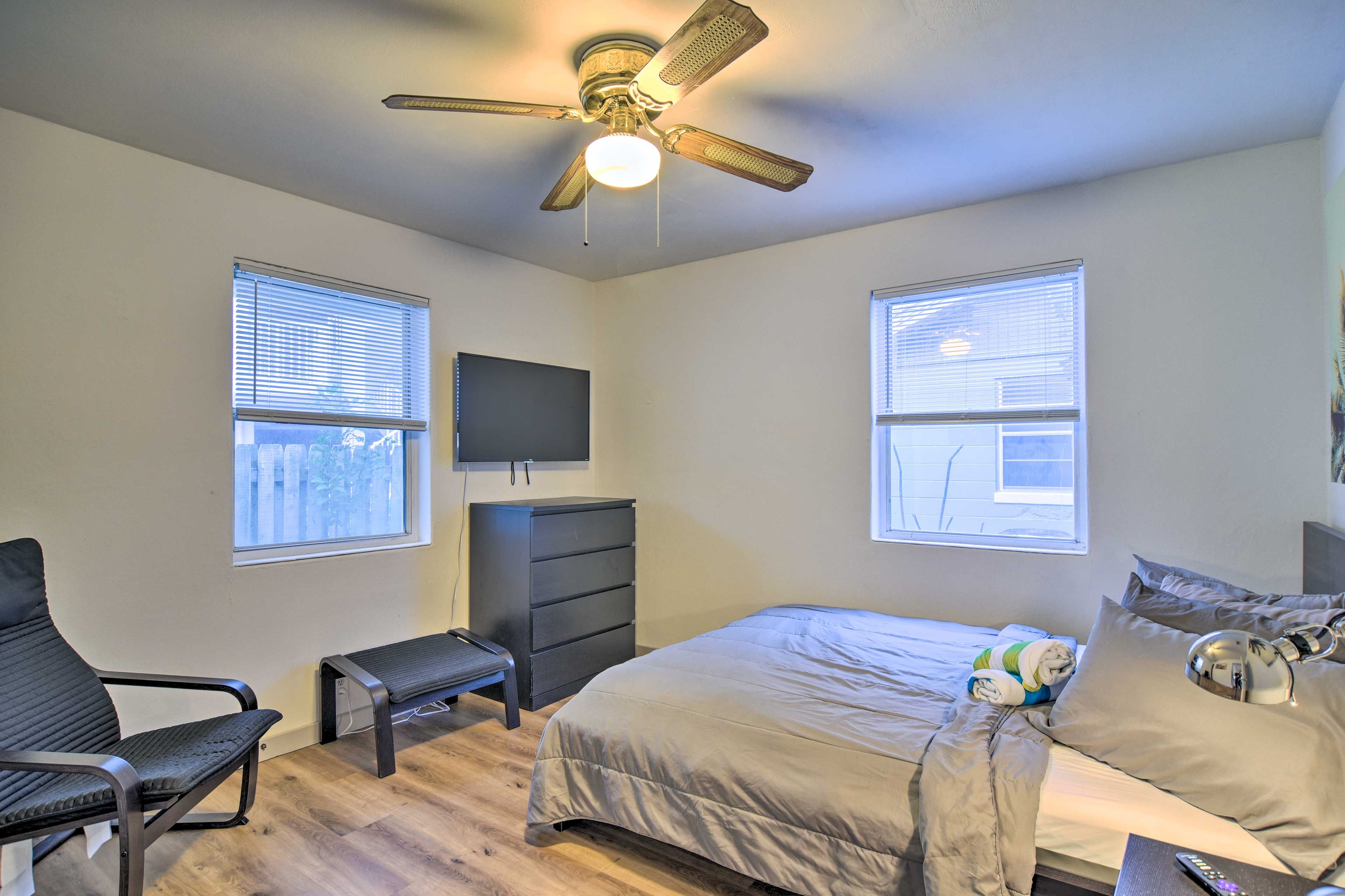 Bedroom 1 | Queen Bed