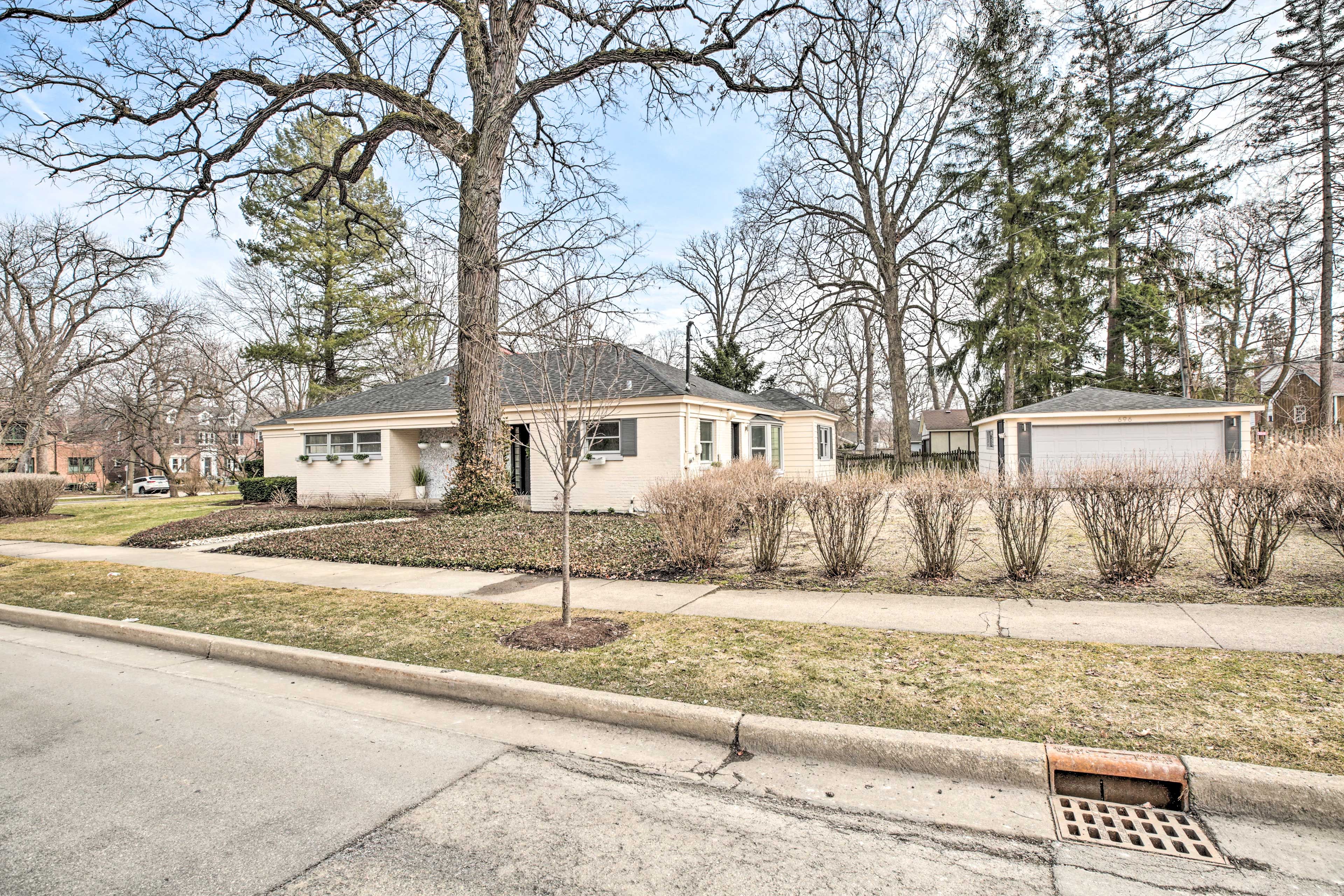 Garage Parking (2 Vehicles) | Driveway Parking (4 Vehicles)
