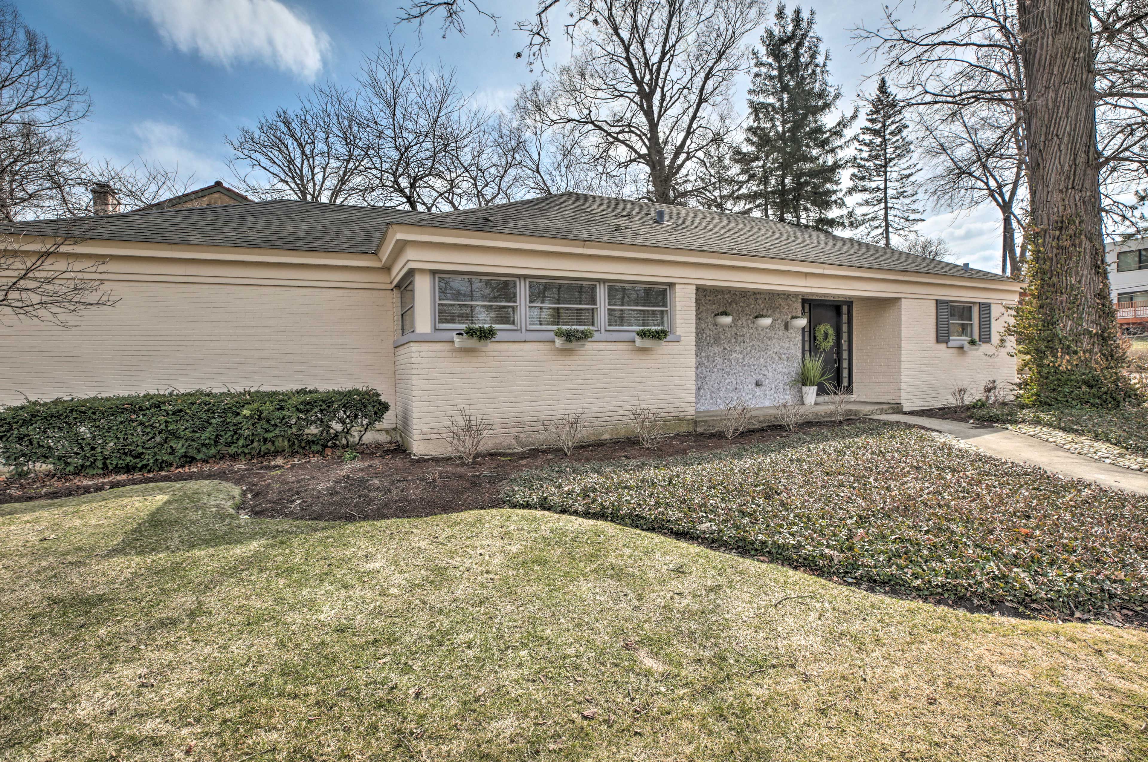 Home Exterior | 2 Steps Required for Access | 29.4 Miles To Millennium Park