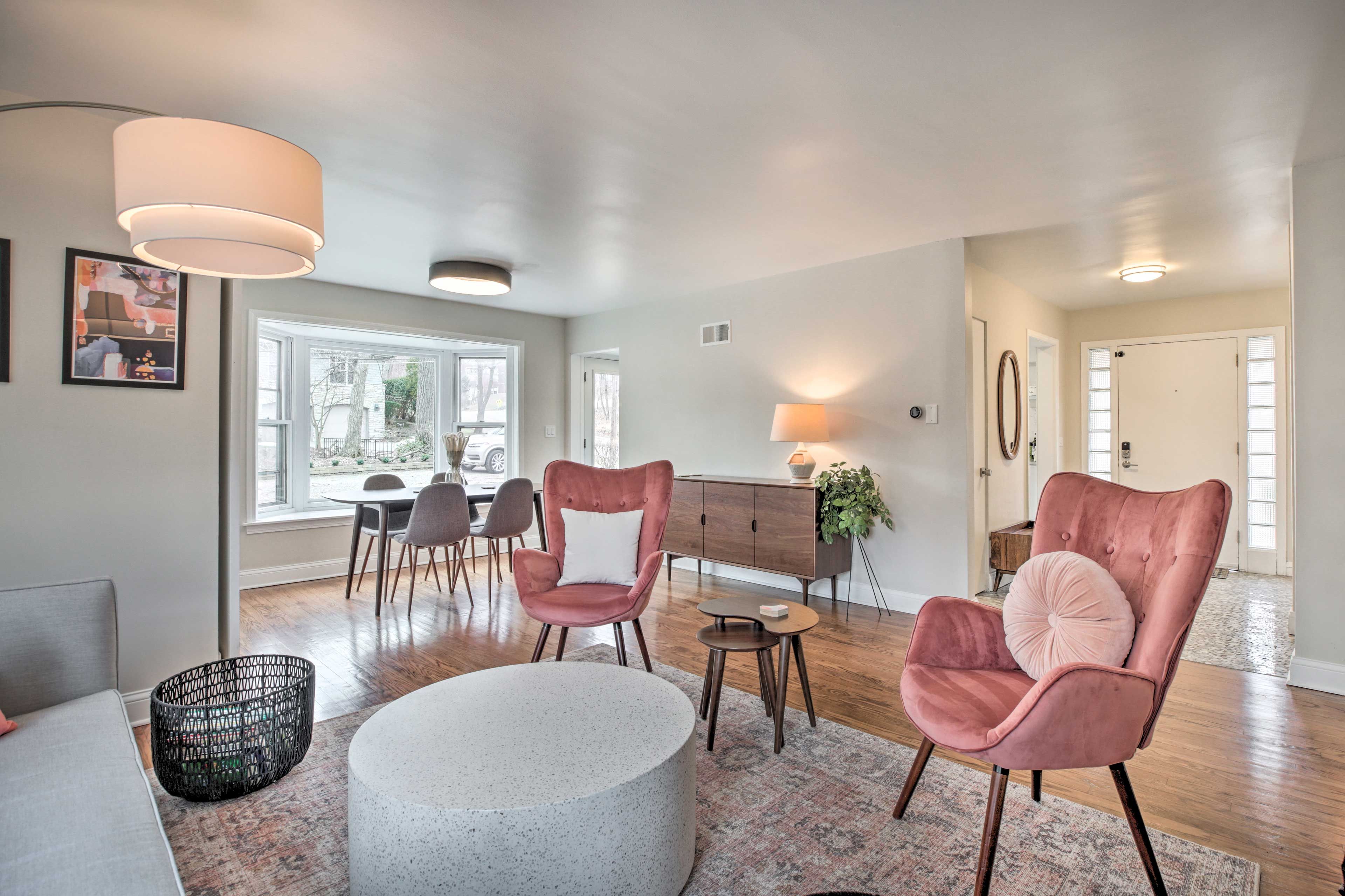 Living Room | Main Floor | Air Conditioning & Central Heat