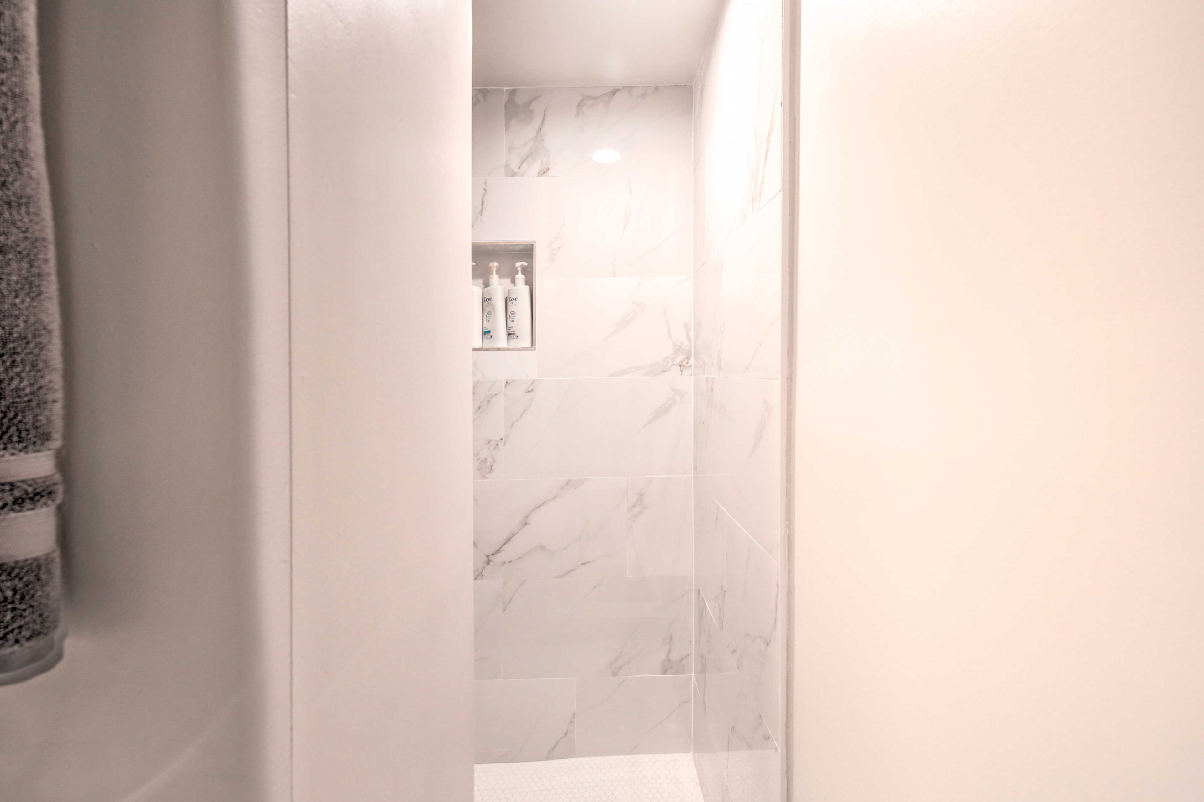 Full Bathroom | Towels Provided