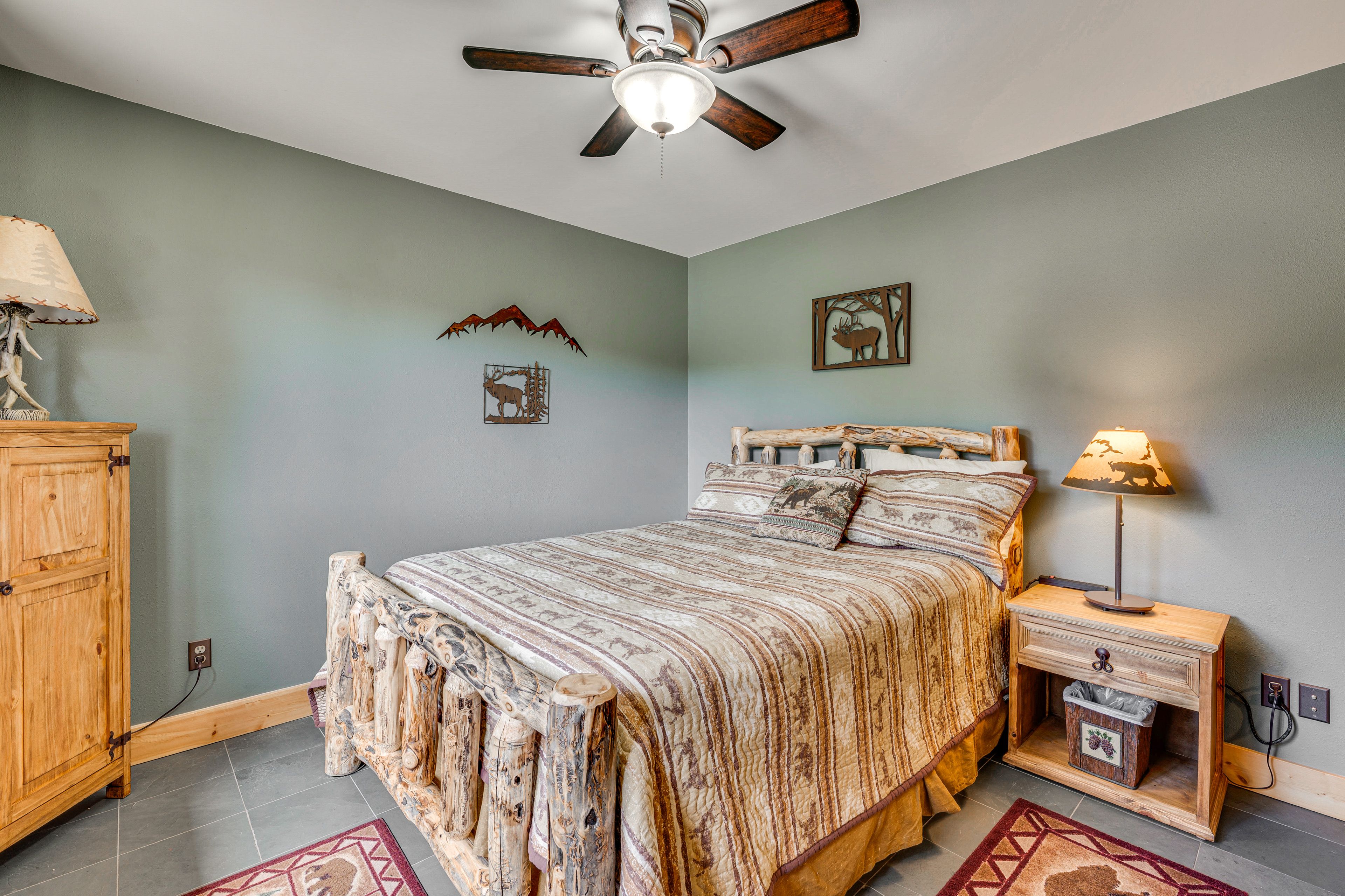 Bedroom 2 | Queen Bed