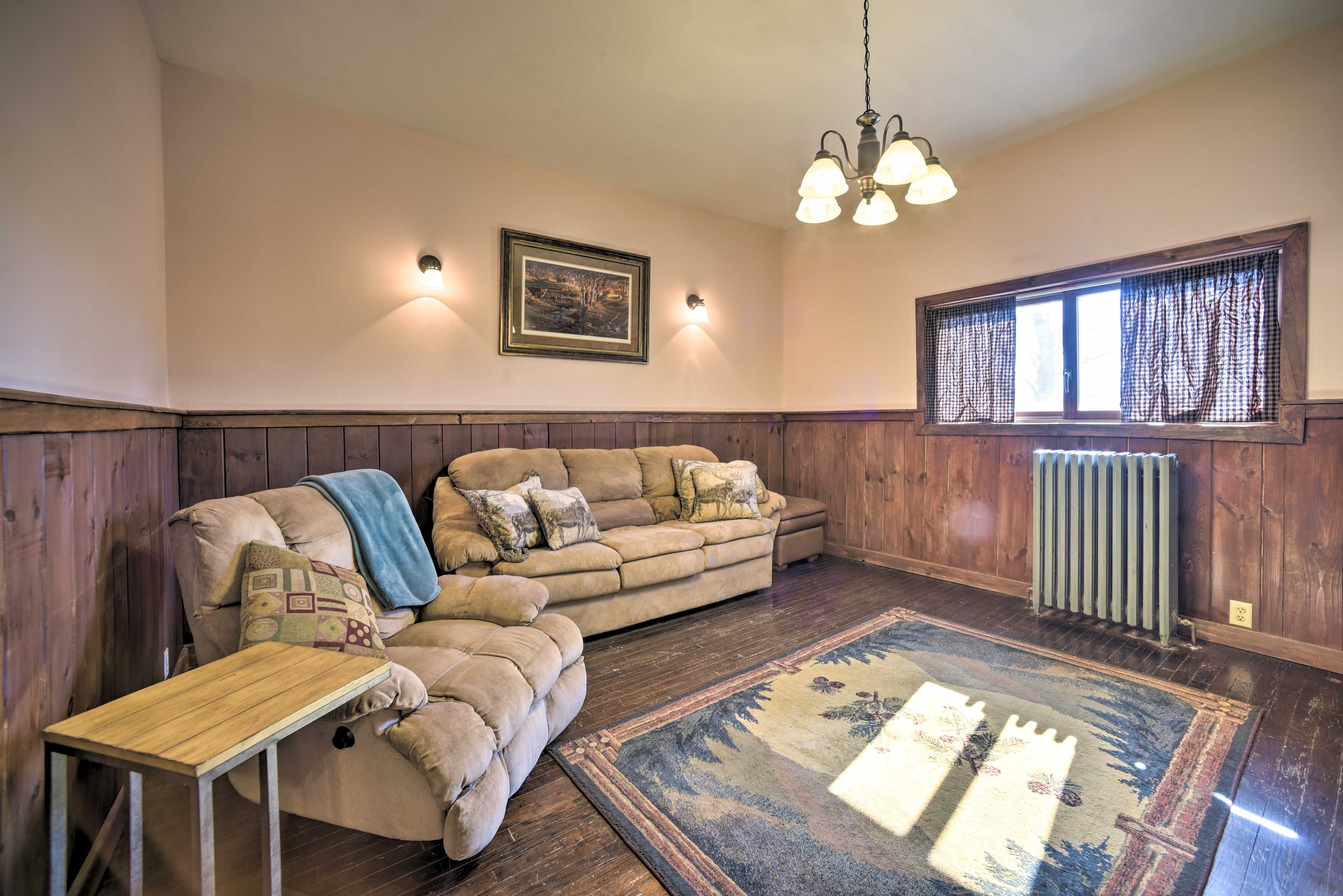 Living Room | 1st Floor | Free WiFi