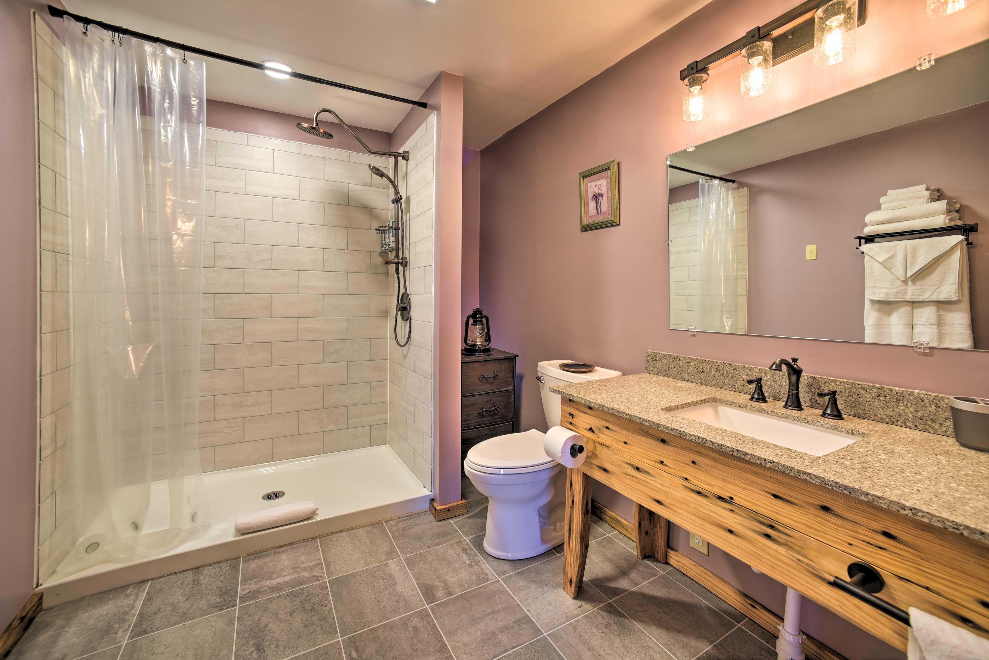 Full Bathroom | 1st Floor | Complimentary Toiletries