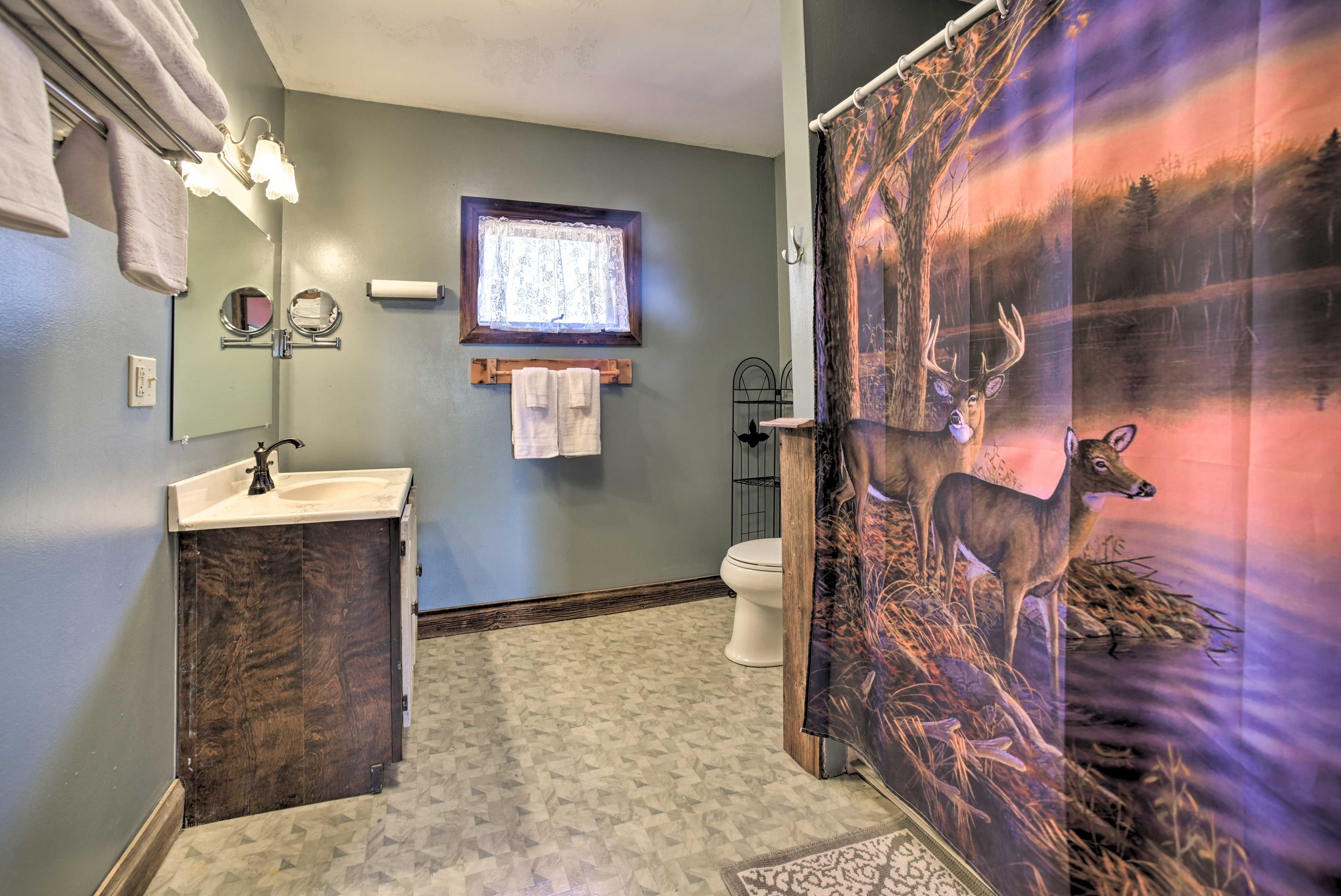 Full Bathroom | 2nd Floor | Towels Provided | Hair Dryer