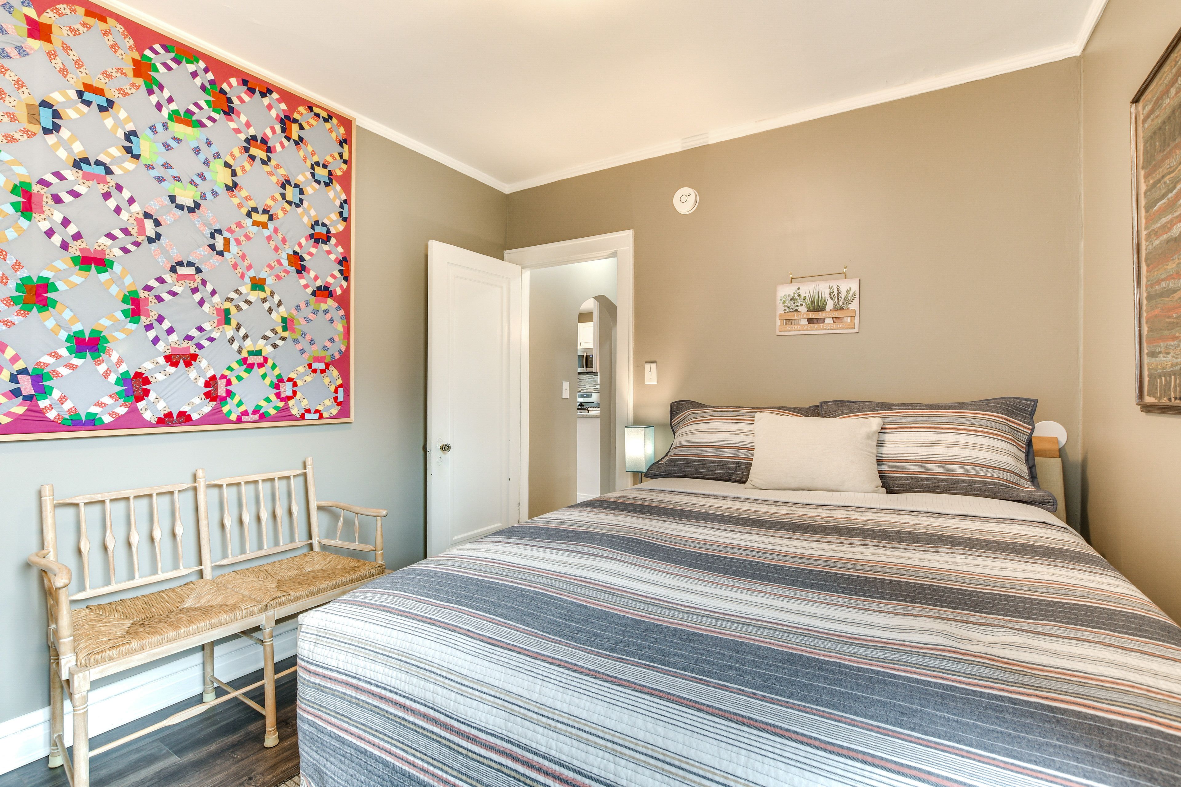 Bedroom 2 | Queen Bed