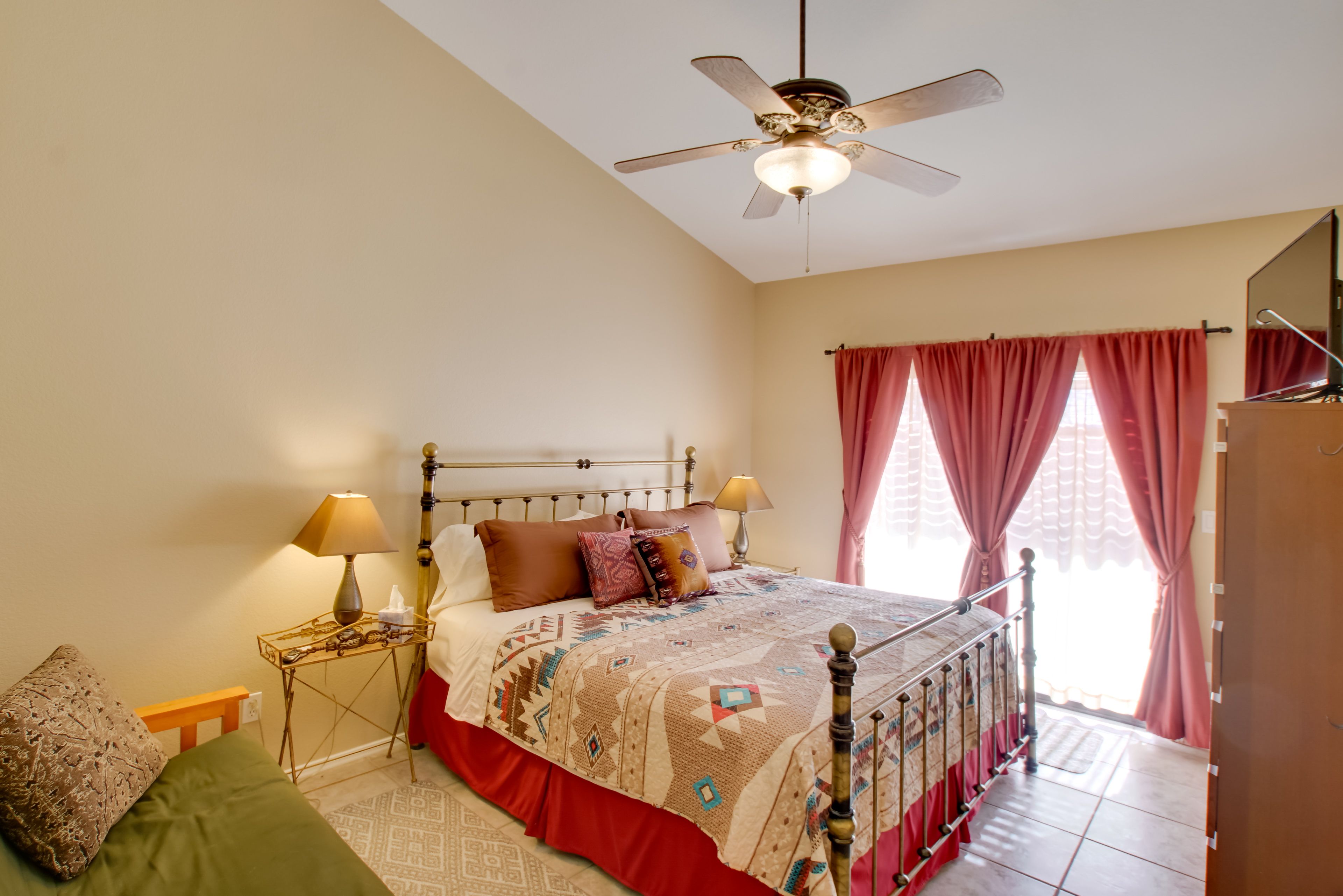 Bedroom 1 | King Bed