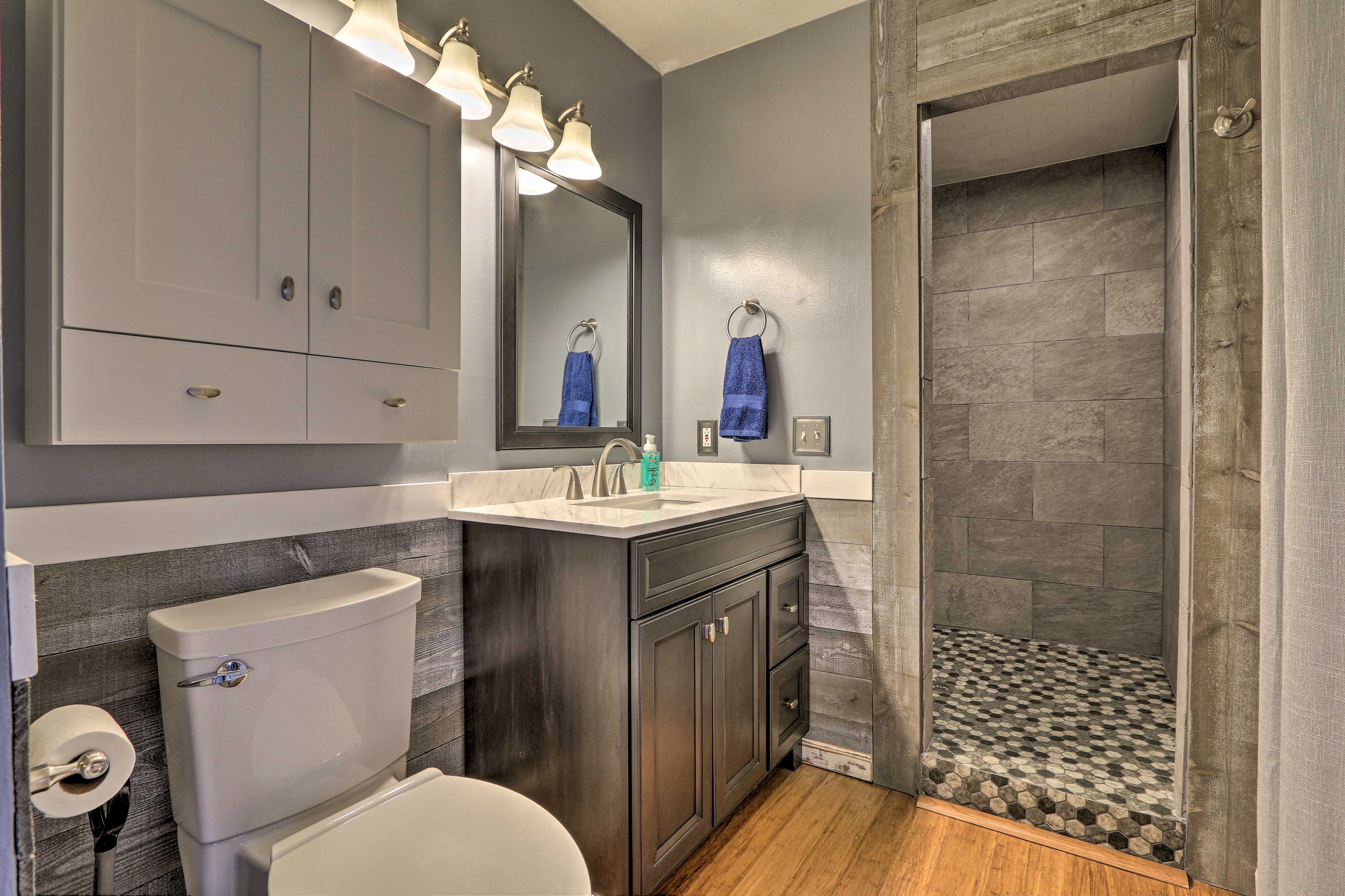 En-Suite Bathroom | Towels Provided
