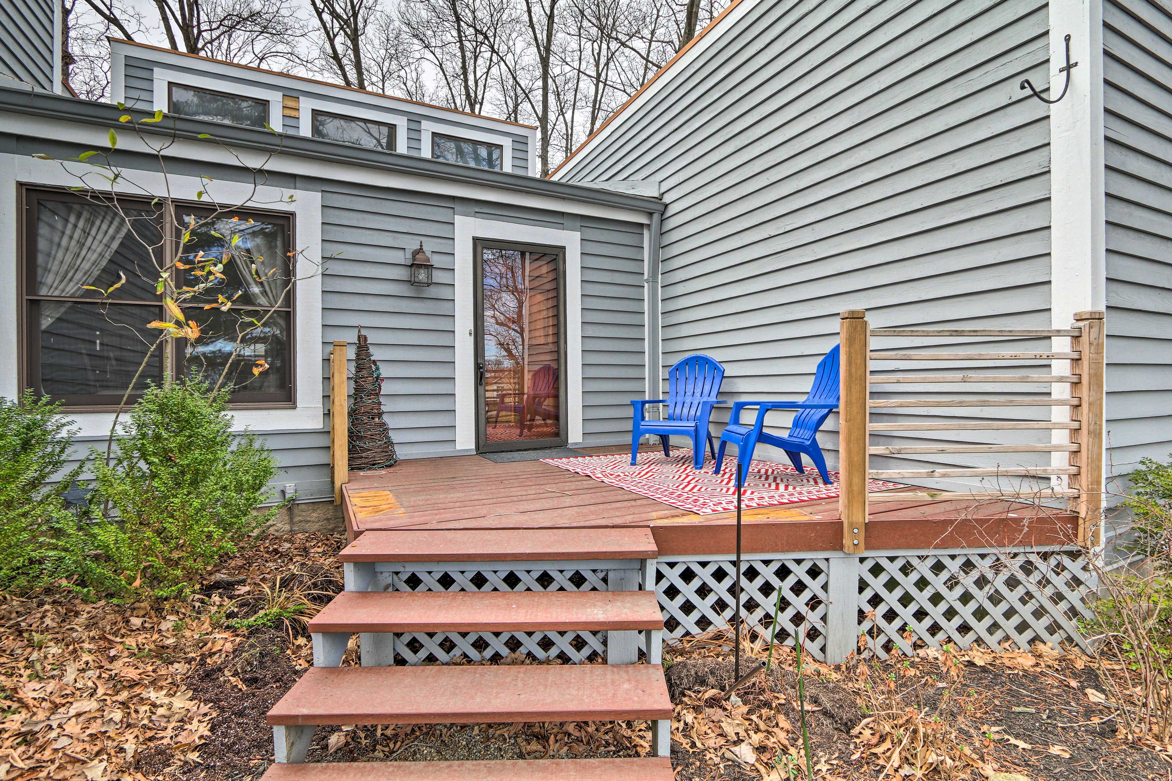 Front Porch | 4 Steps Required to Access
