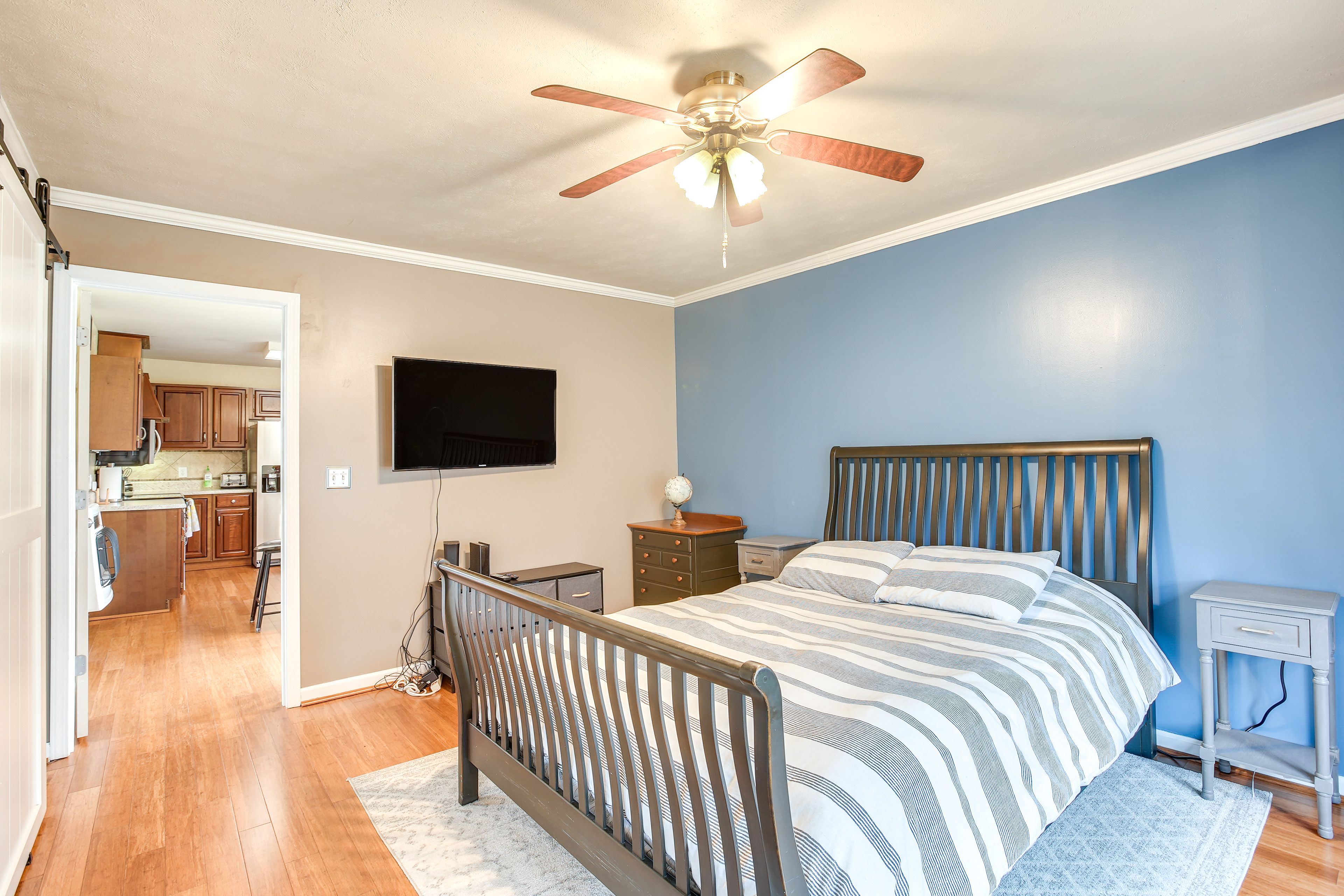 Bedroom 4 | Queen Bed