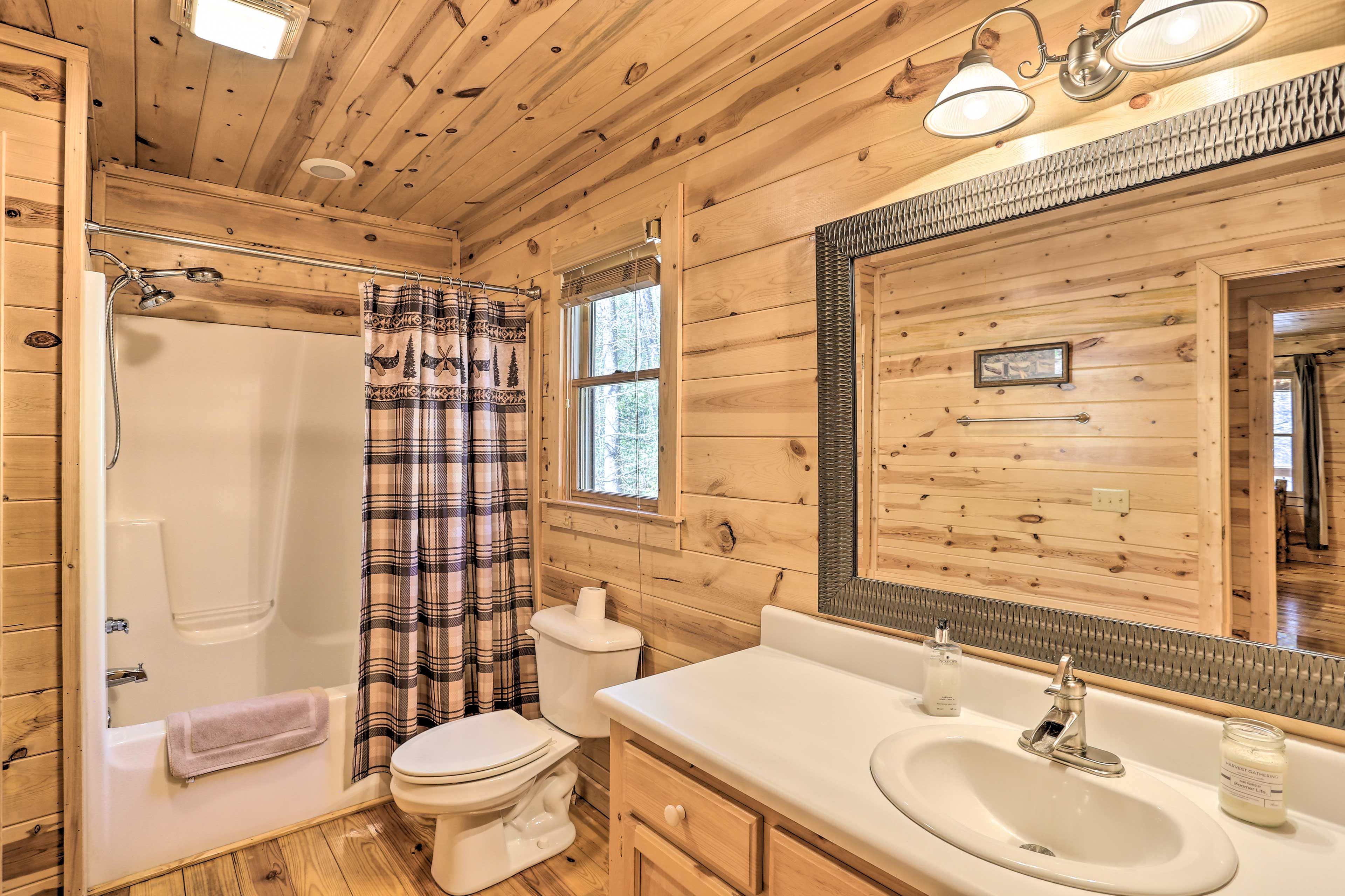 En-Suite Bathroom | Towels Provided