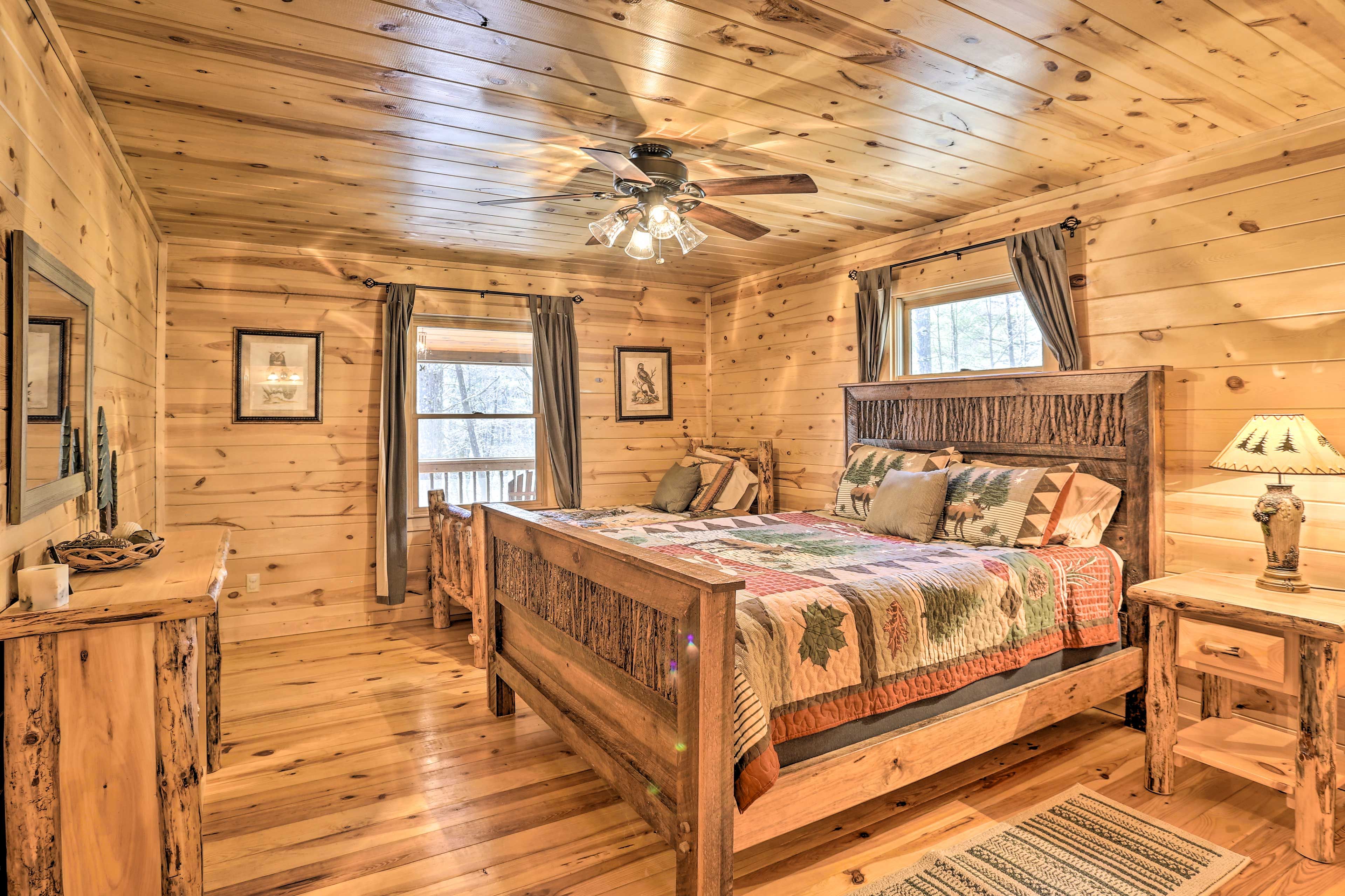 Bedroom 2 | Main Floor | Queen Bed | Twin Bed