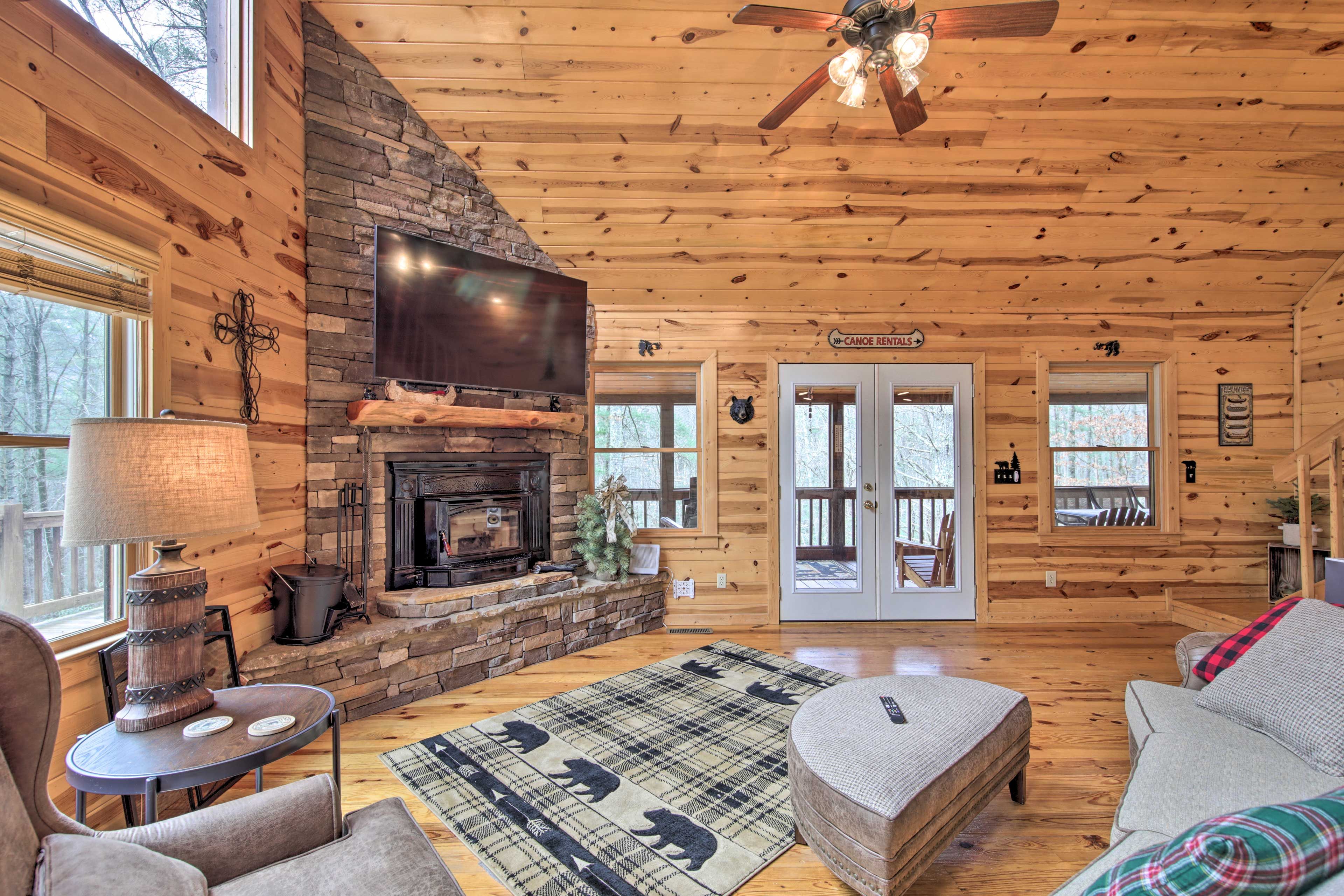 Living Room | Main Floor | Air Conditioning & Central Heating | Sound System