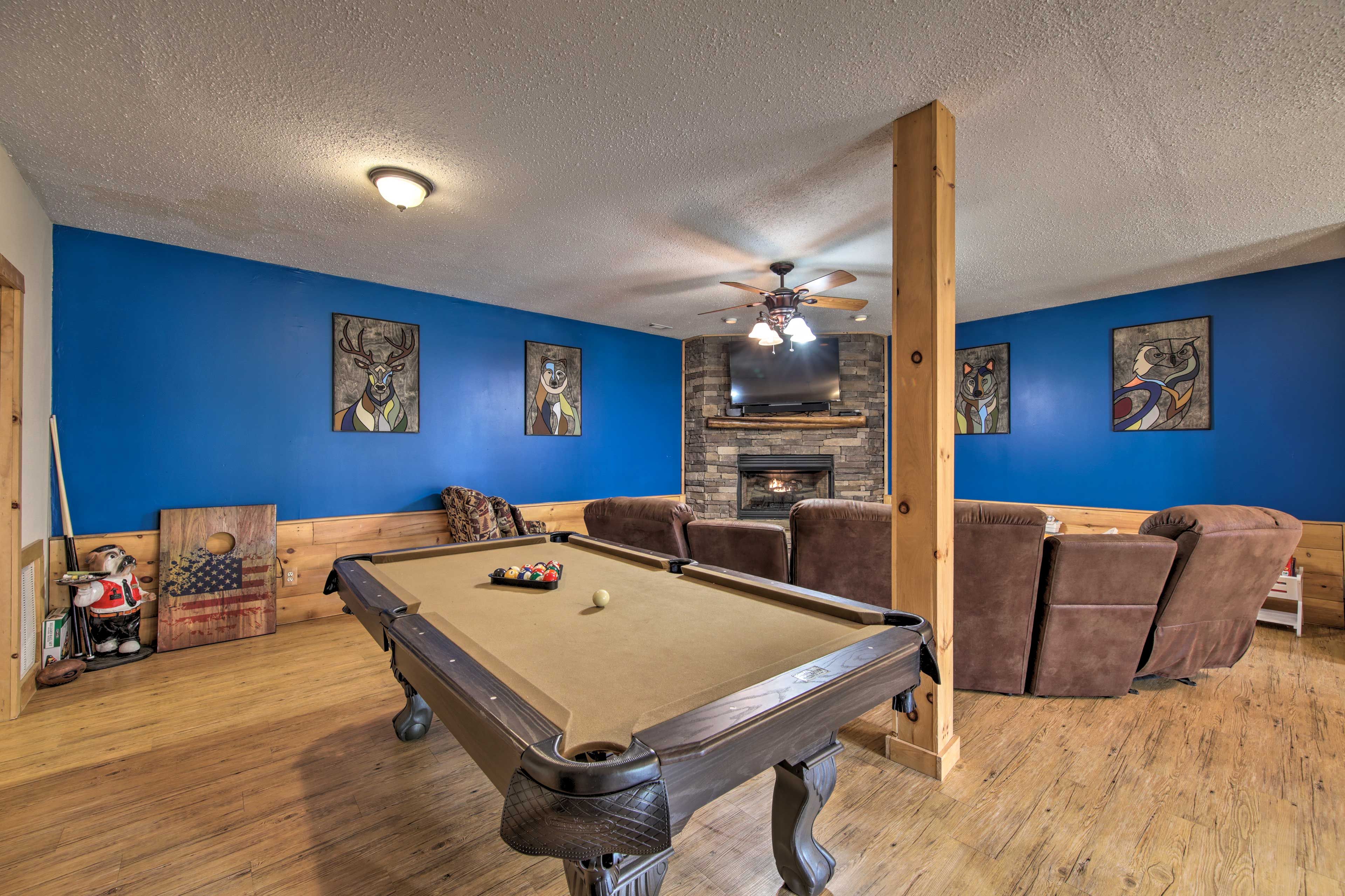 Game Room | Ground Floor | Smart TV | Gas Fireplace