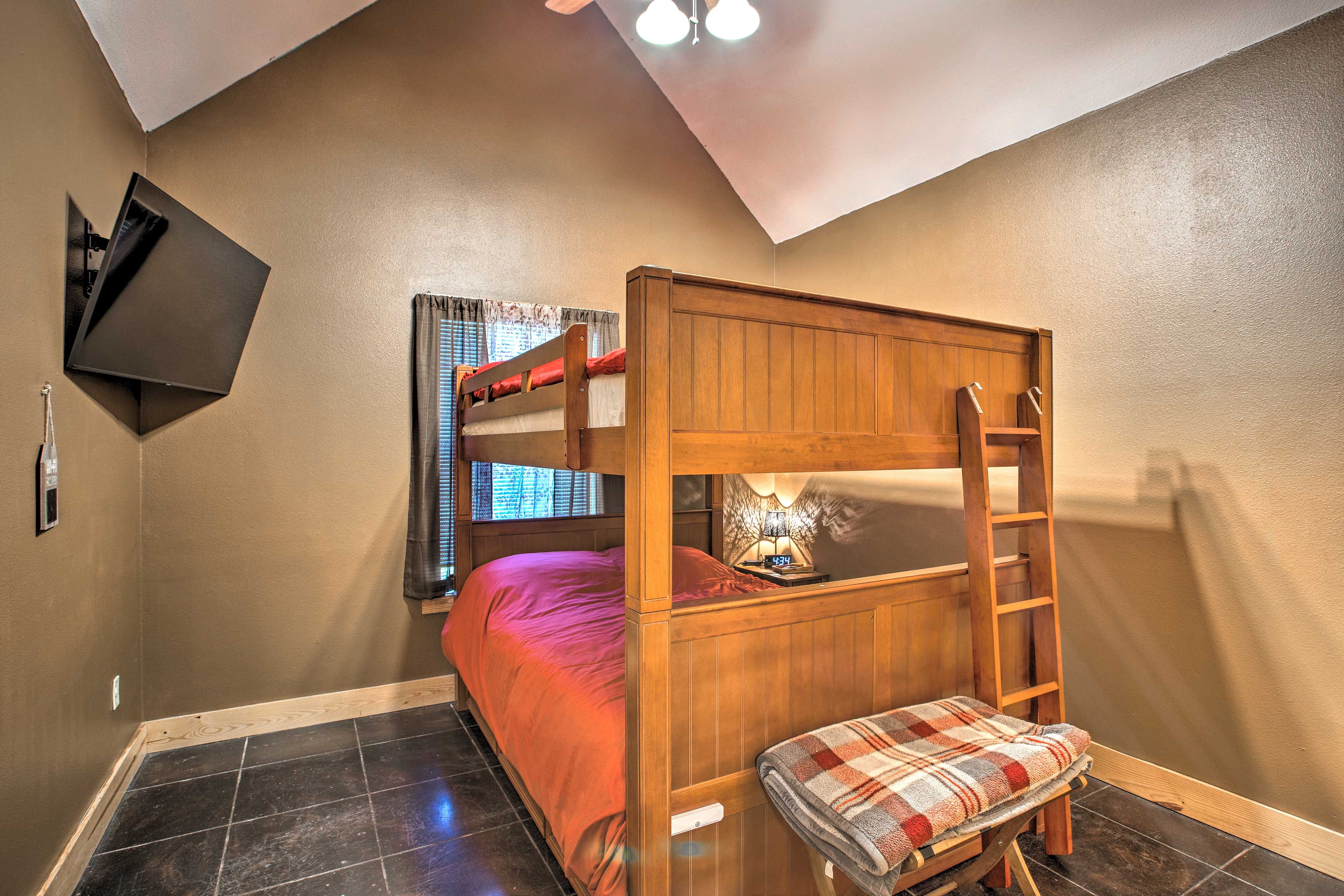 Bedroom 3 | 1st Floor | Queen Bunk Bed | Twin Trundle Bed