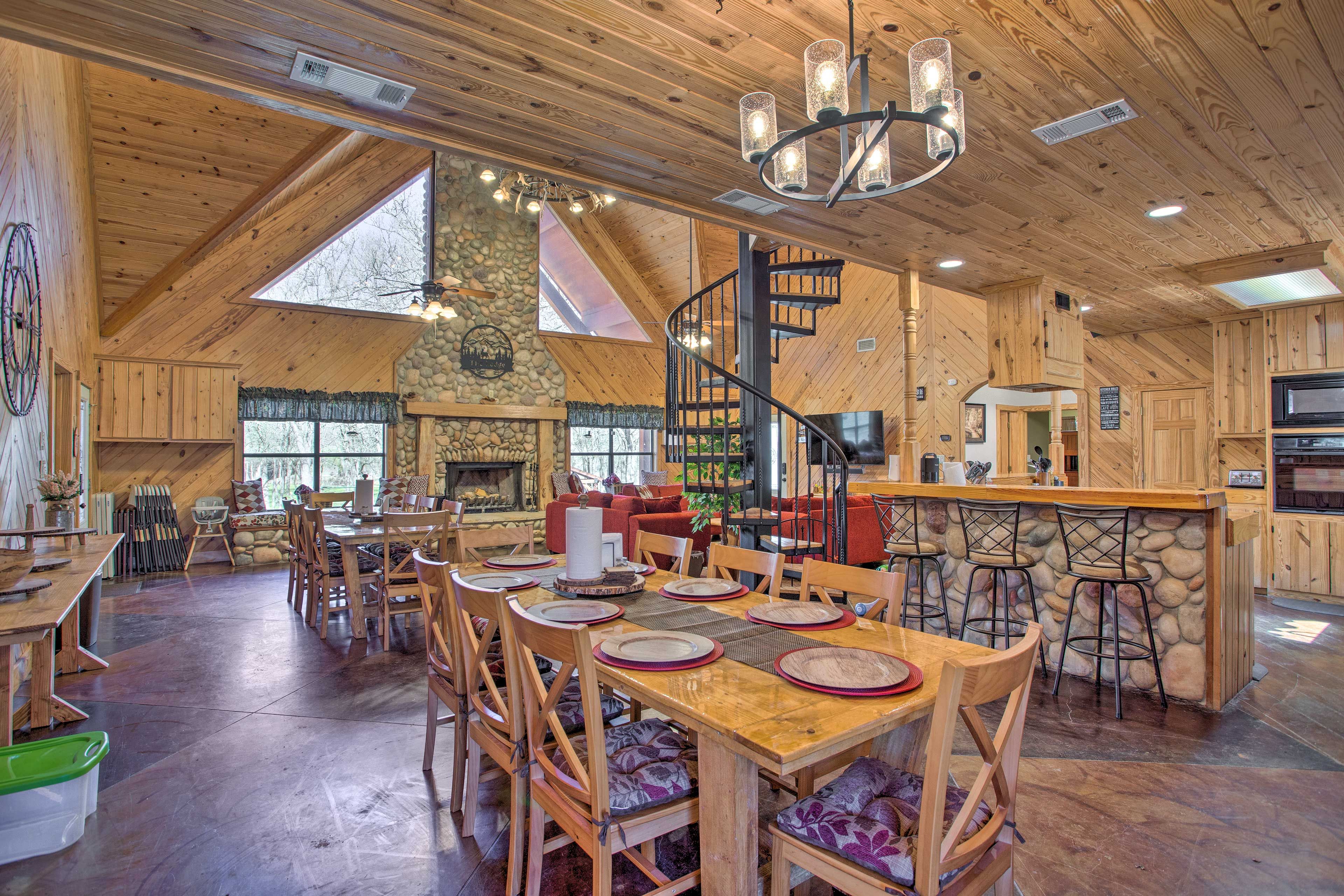 Dining Area | Dishware/Flatware