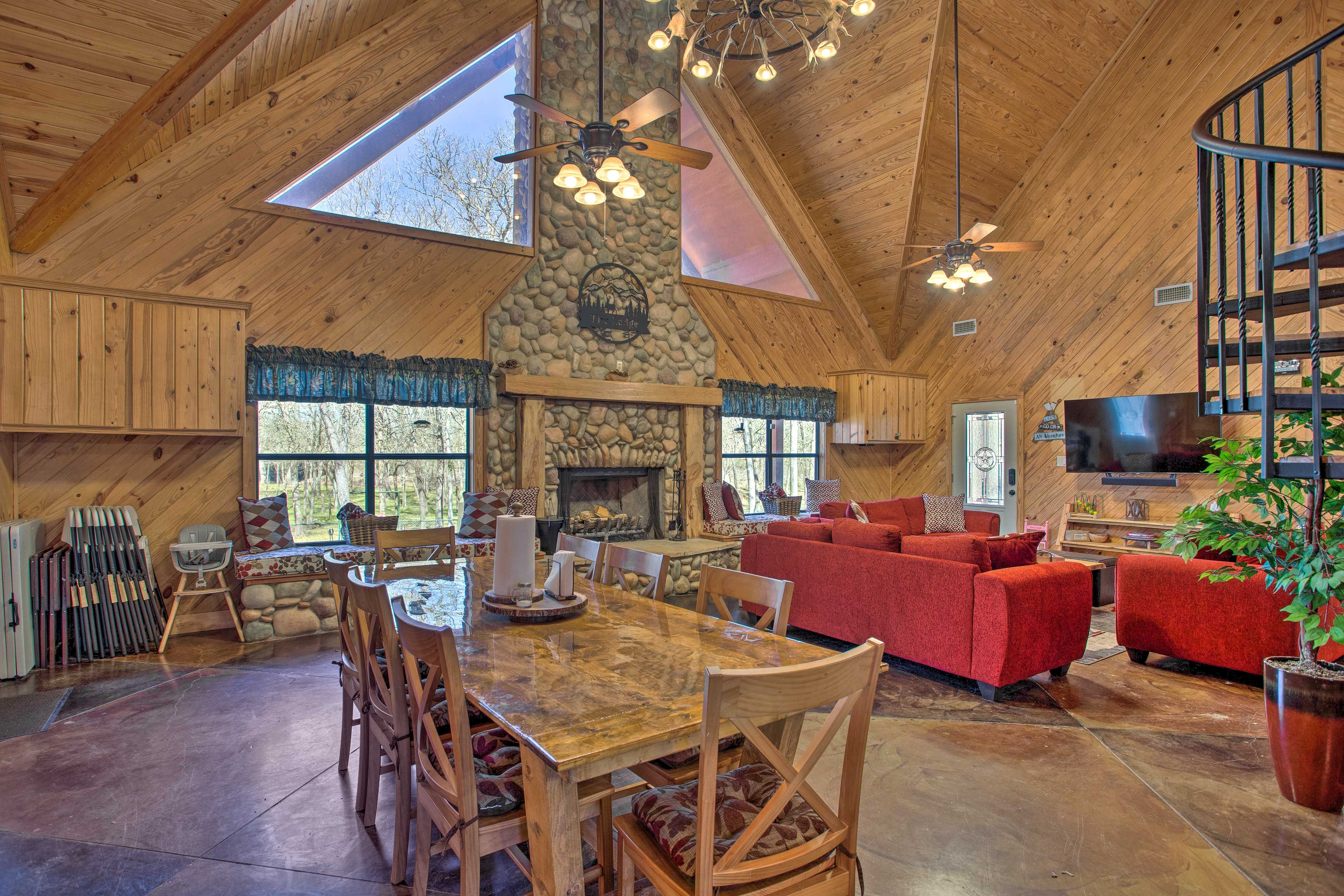 Dining Area | High Chair Available