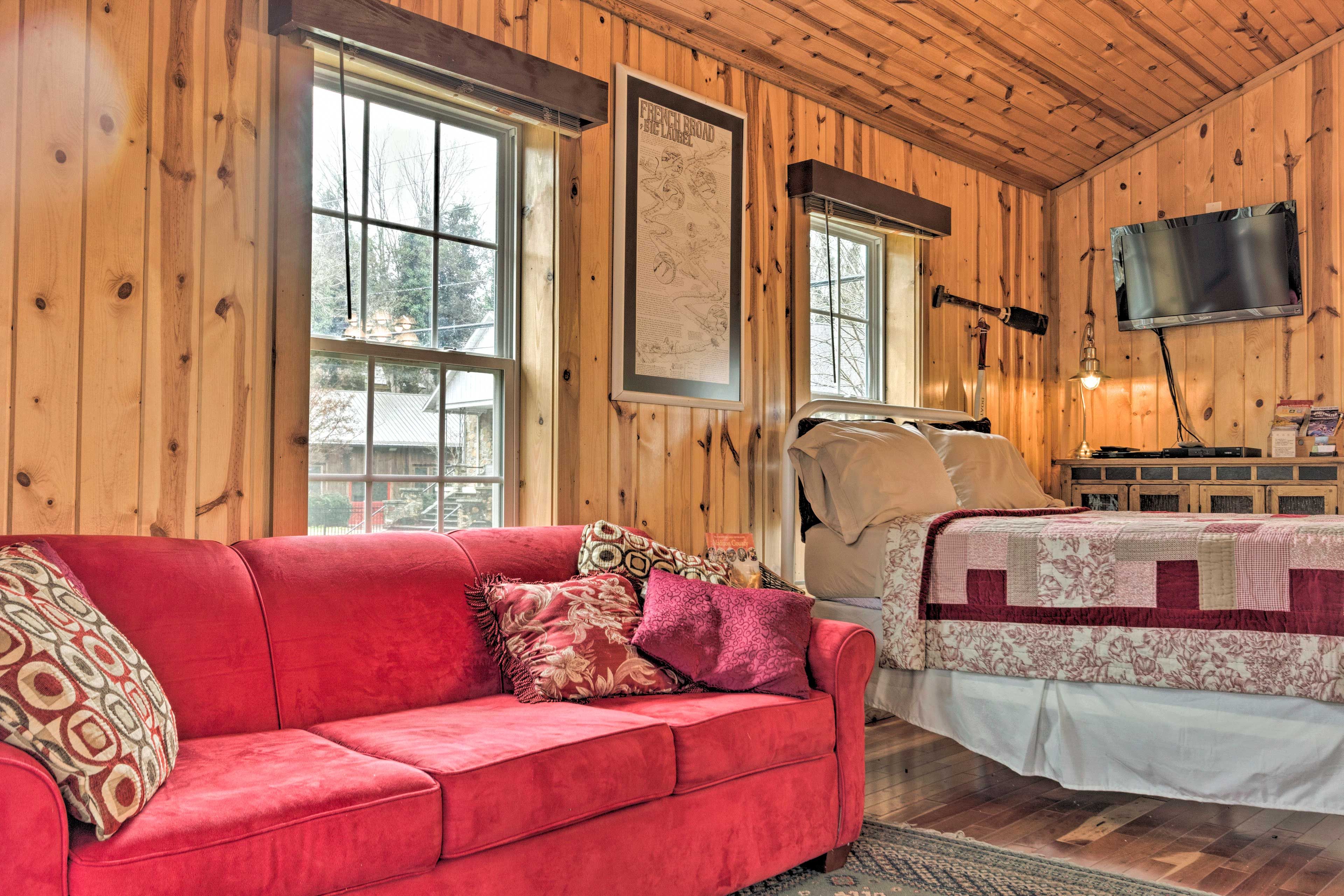 Living Room | Single-Story Unit