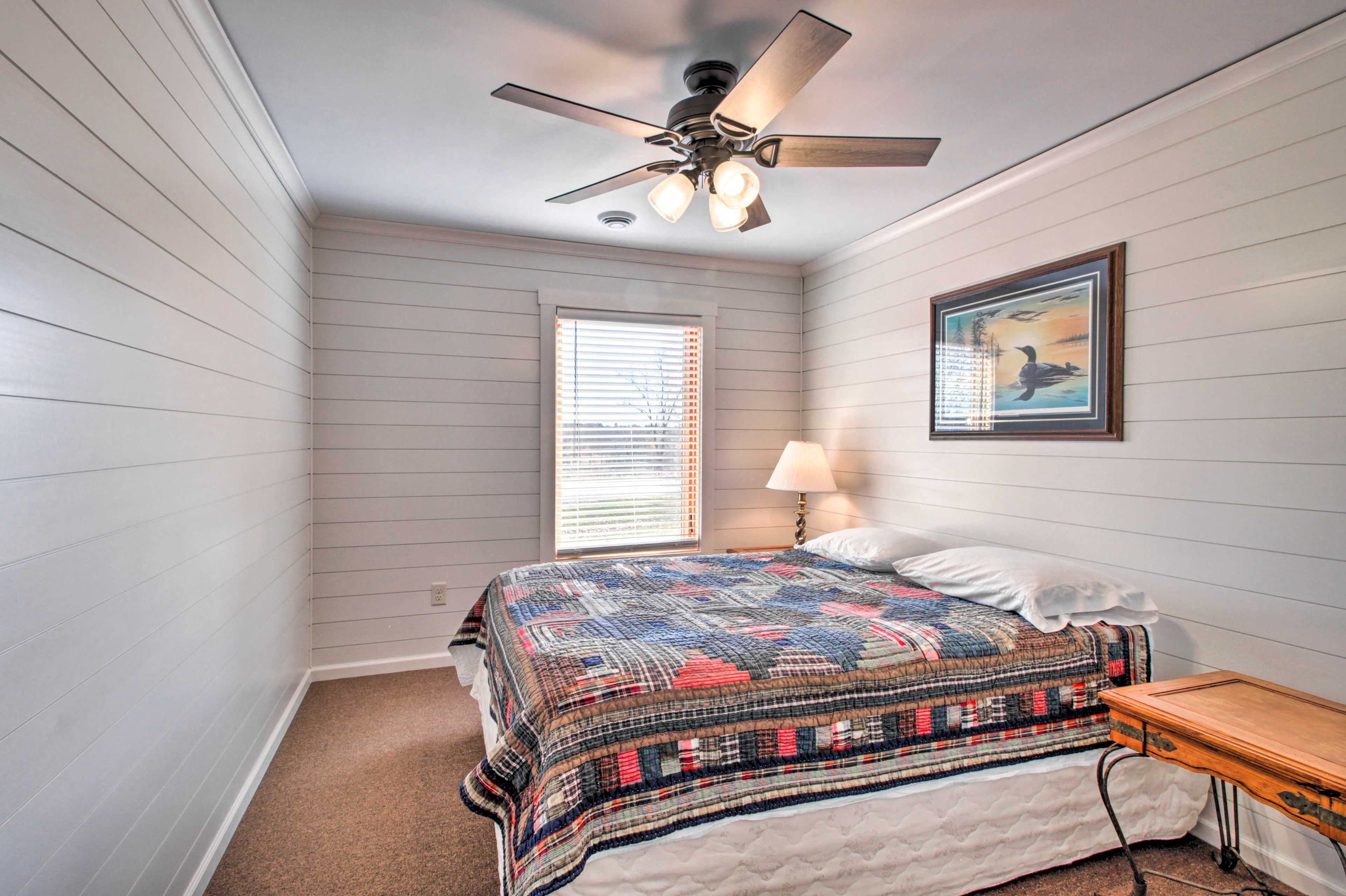Bedroom 3 | Queen Bed