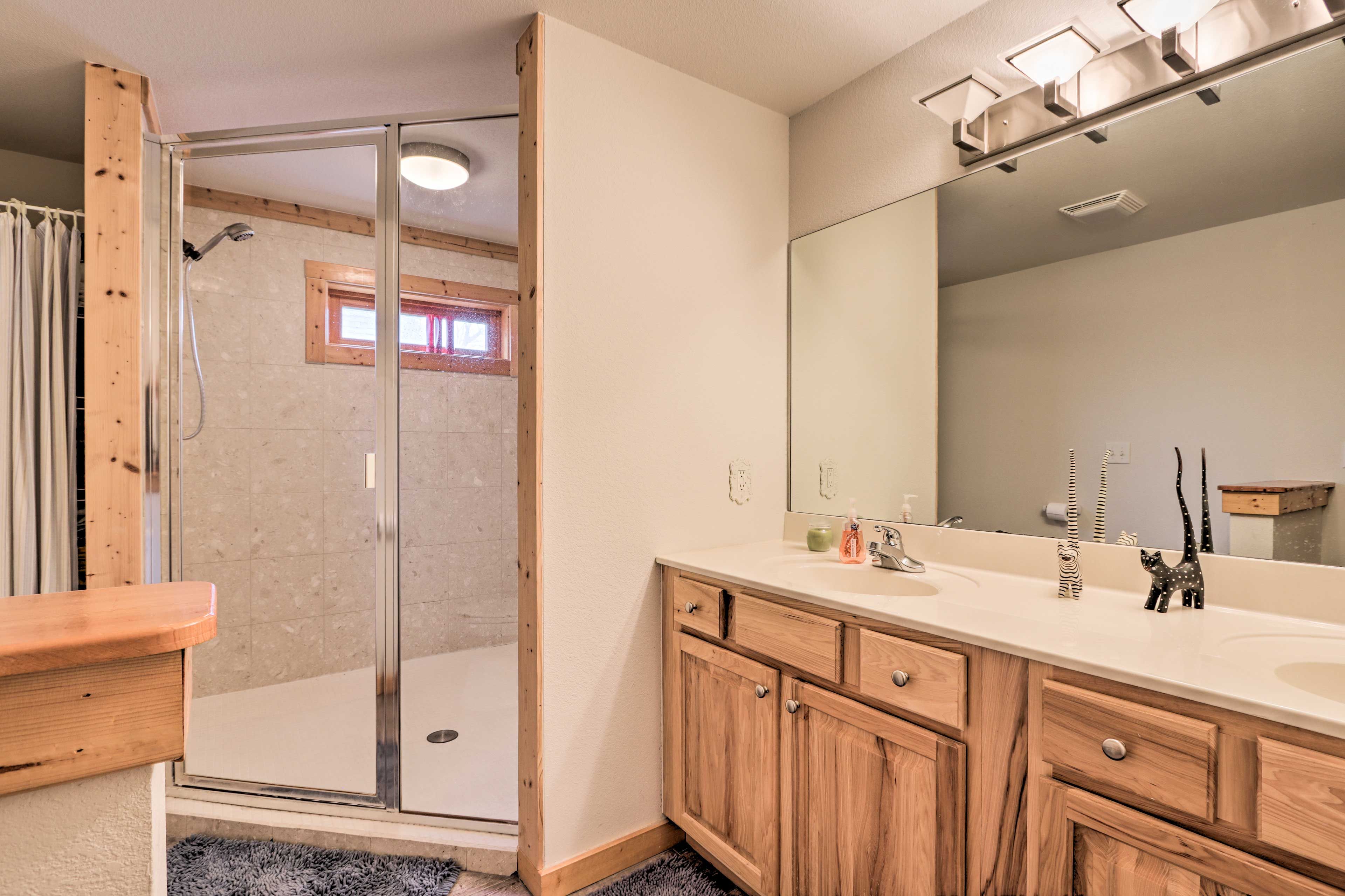 En-Suite Bathroom | Linens & Towels Provided
