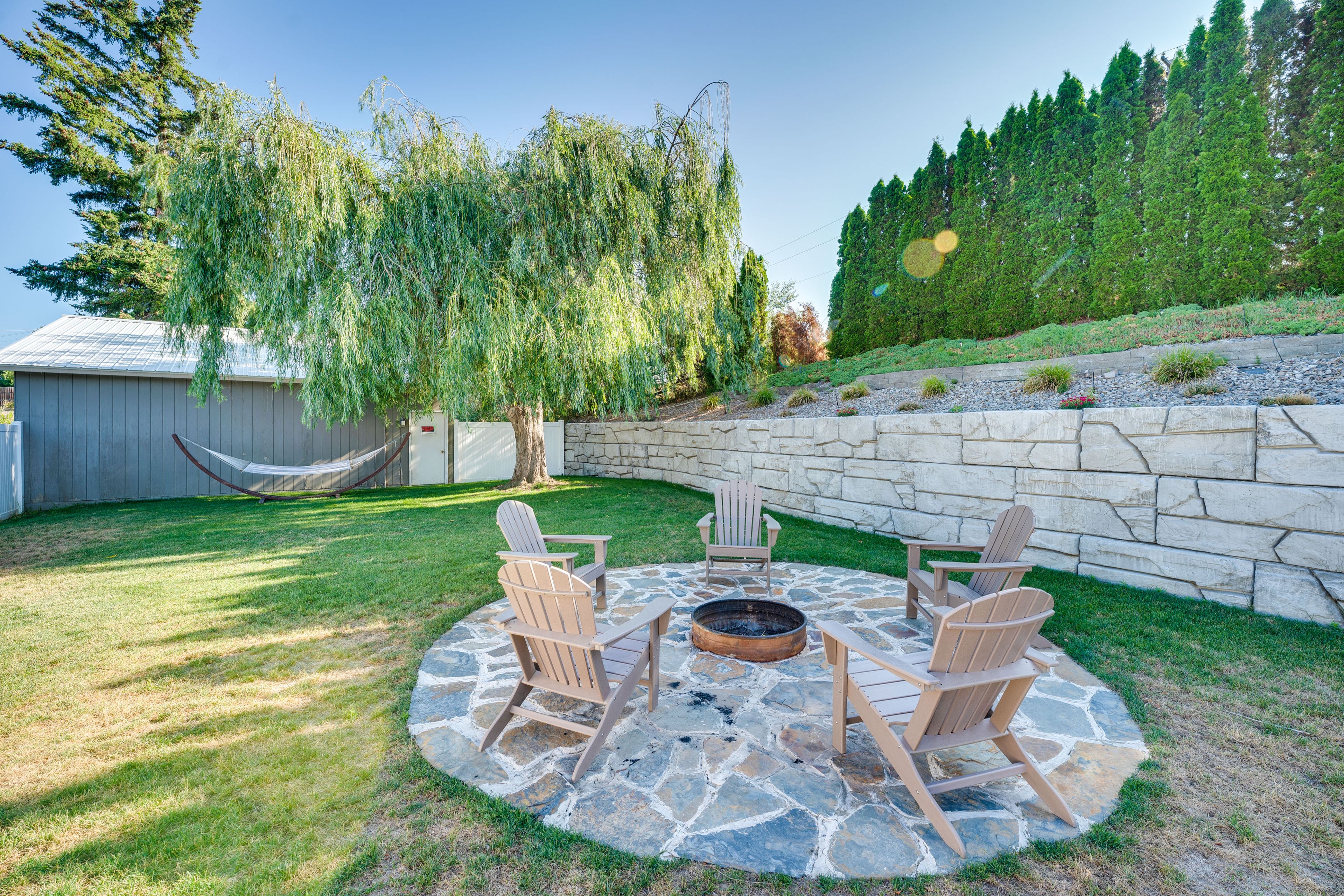 Backyard | Fire Pit | Hammock | Outdoor Dining