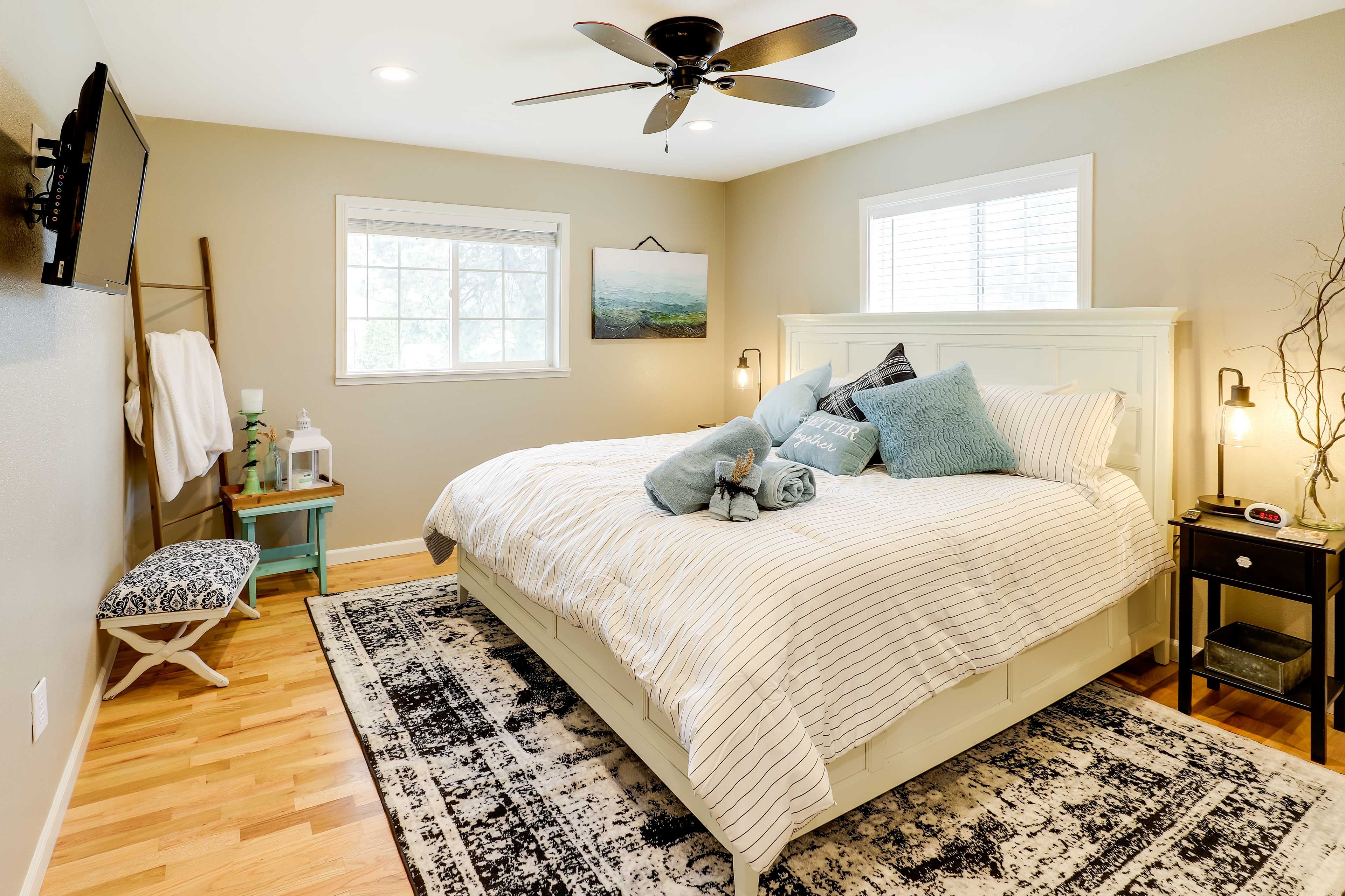 Bedroom 1 | King Bed | Linens Provided